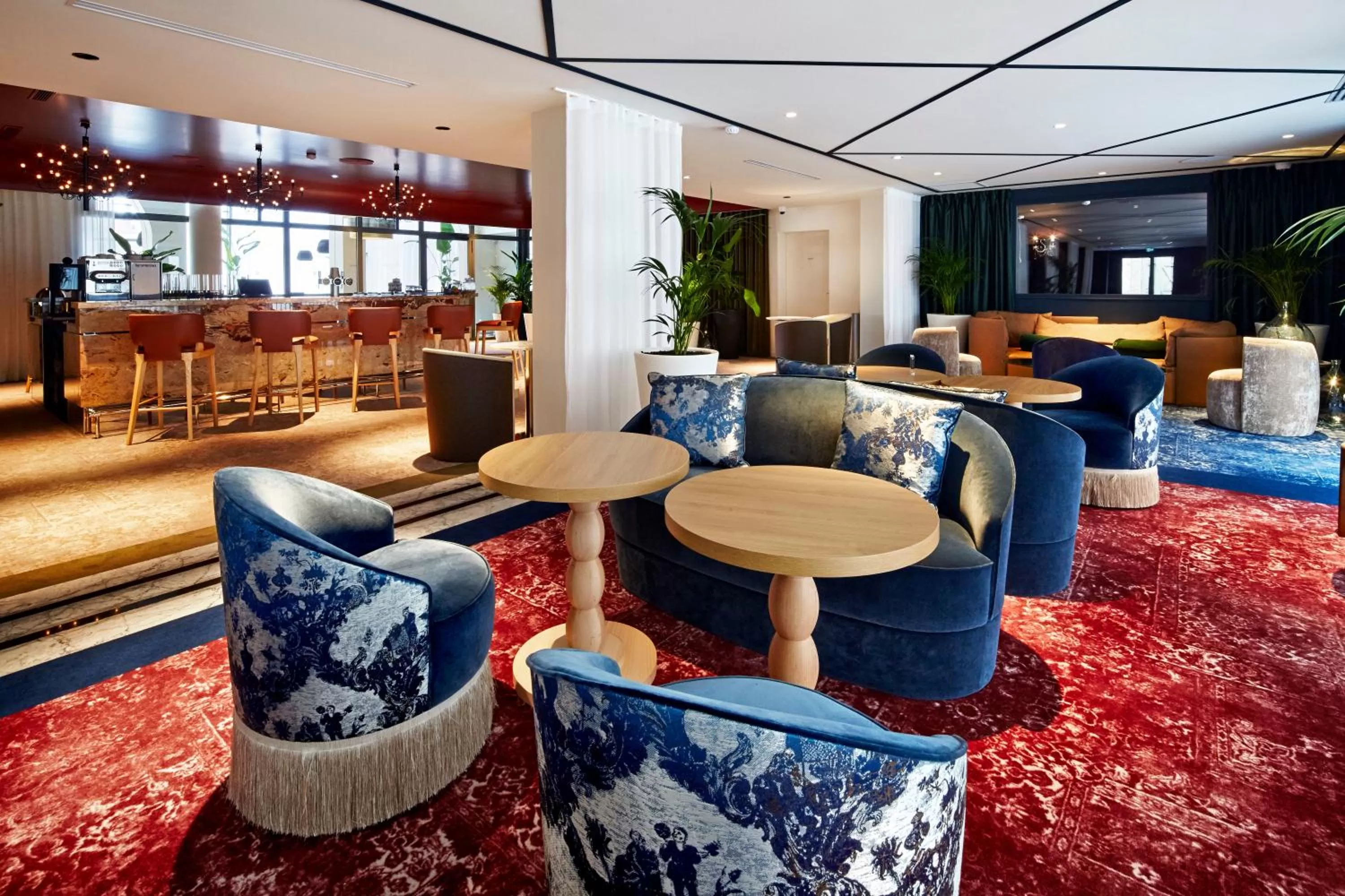 Lounge or bar in La Licorne Hotel & Spa Troyes - MGallery Collection
