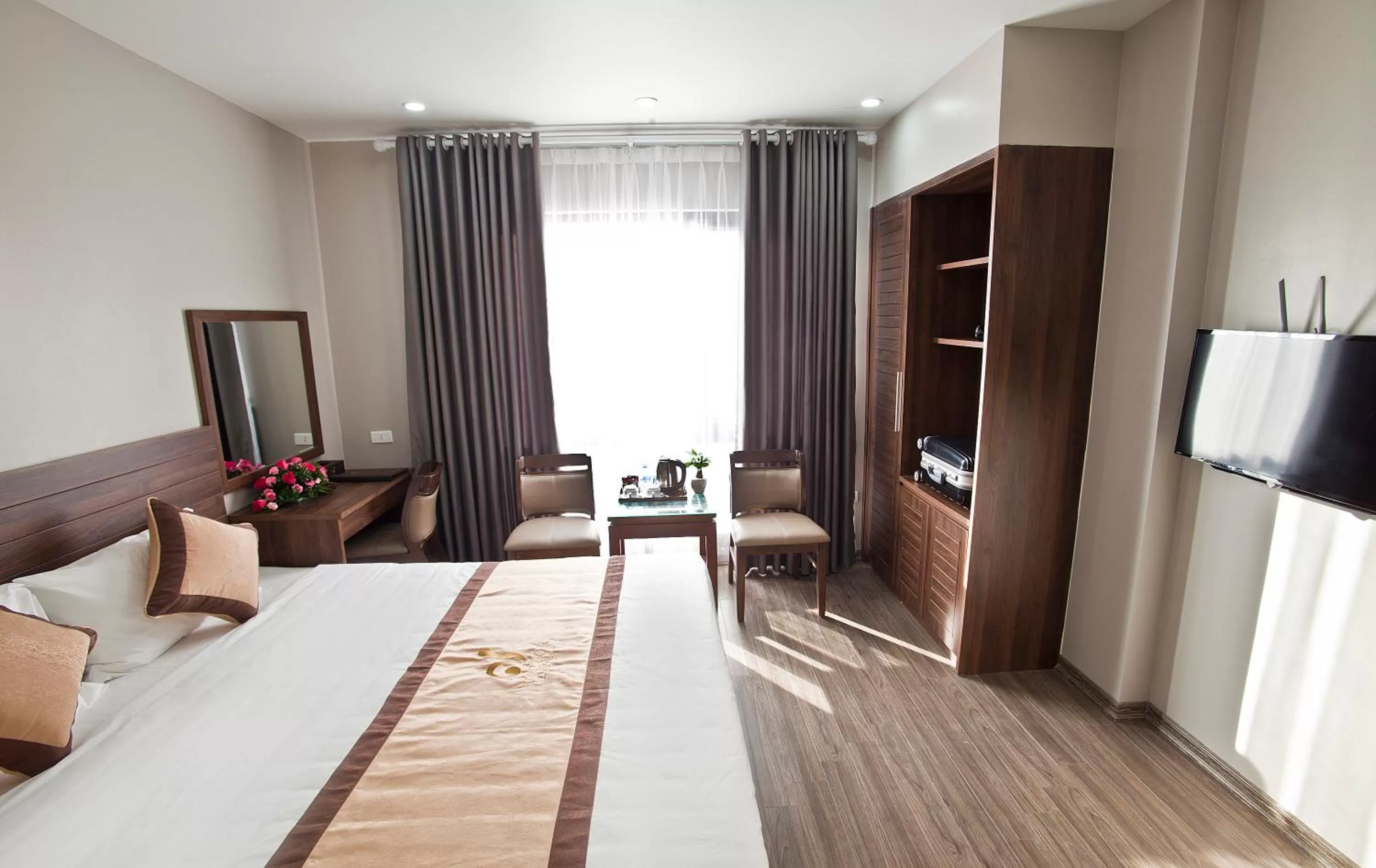 Living room, Bed in Victor Hanoi Hotel