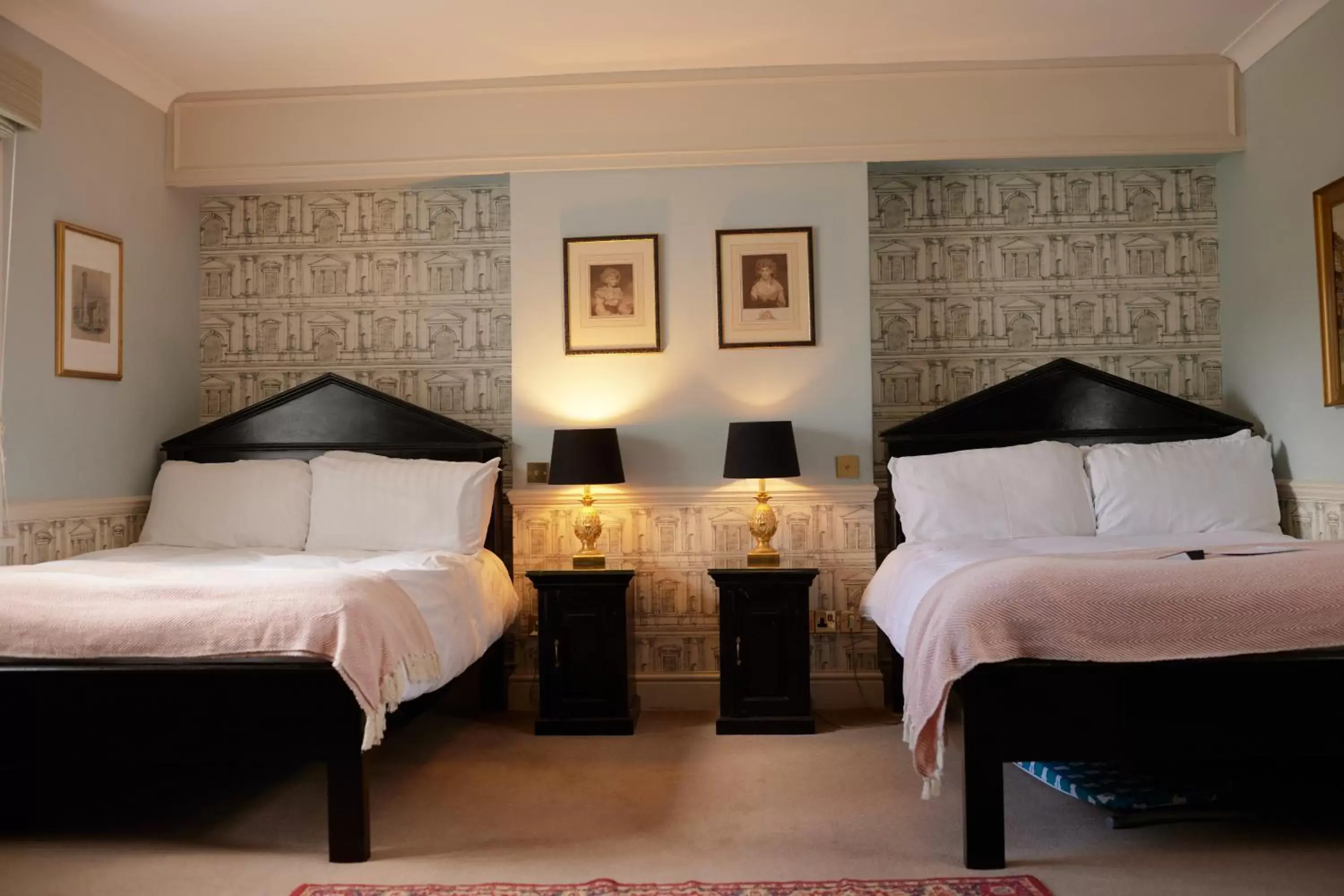 Bedroom, Bed in The Pembroke Arms