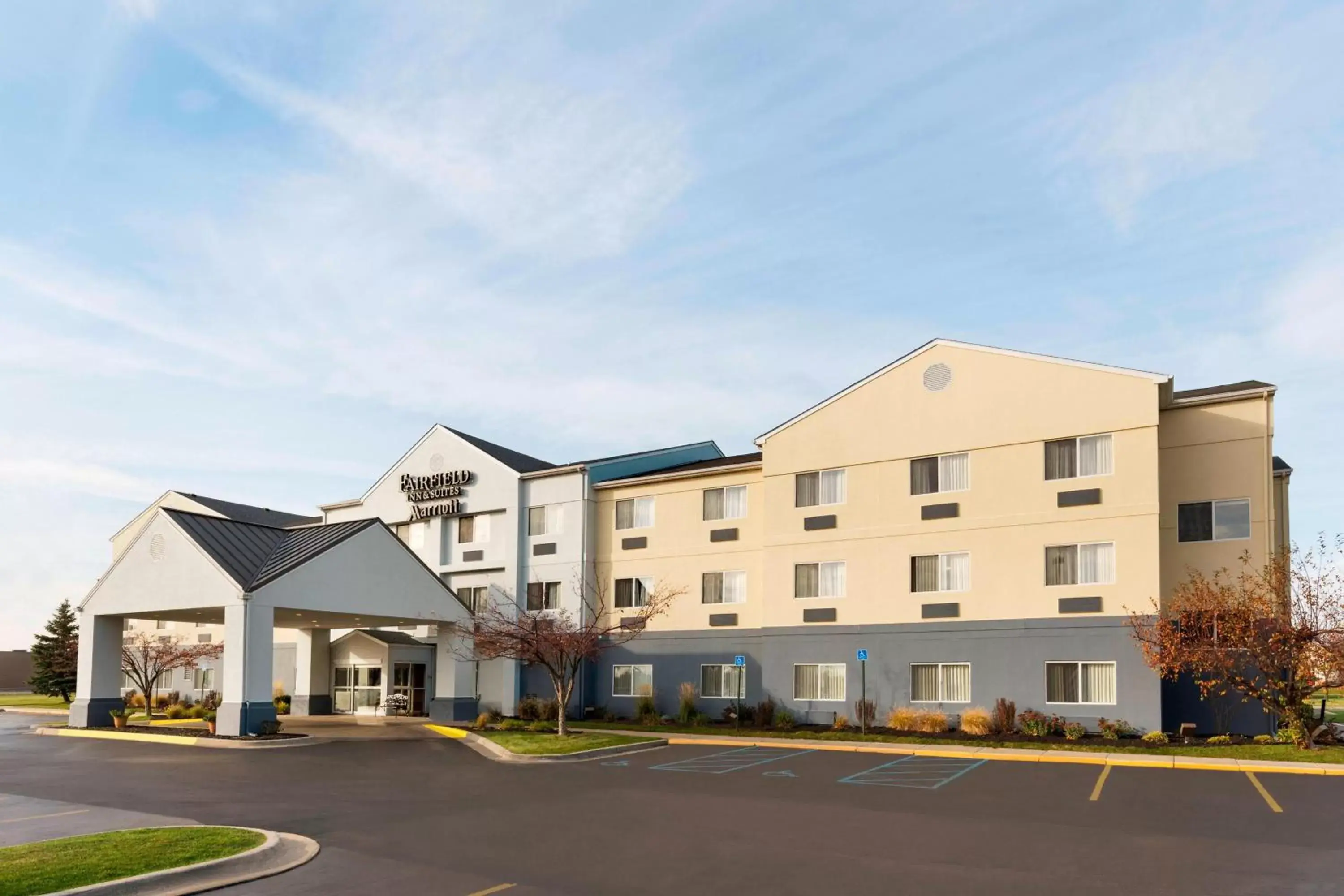 Property Building in Fairfield Inn & Suites Saginaw