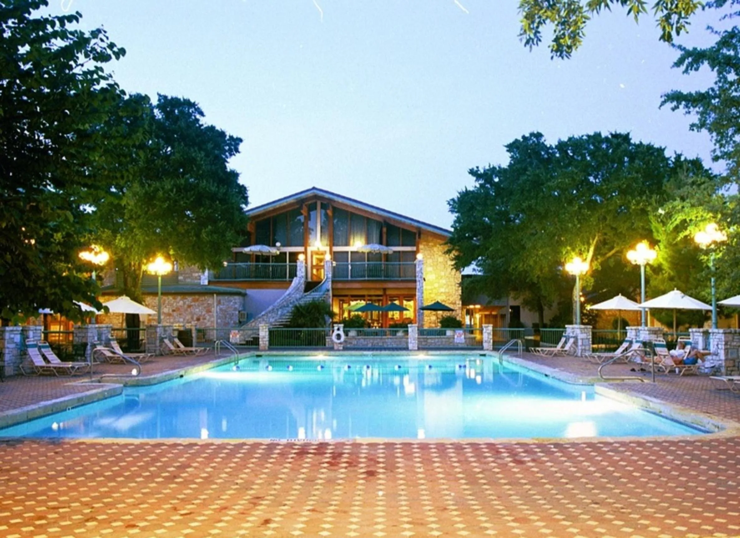 Swimming pool in Inn of the Hills Hotel and Conference Center
