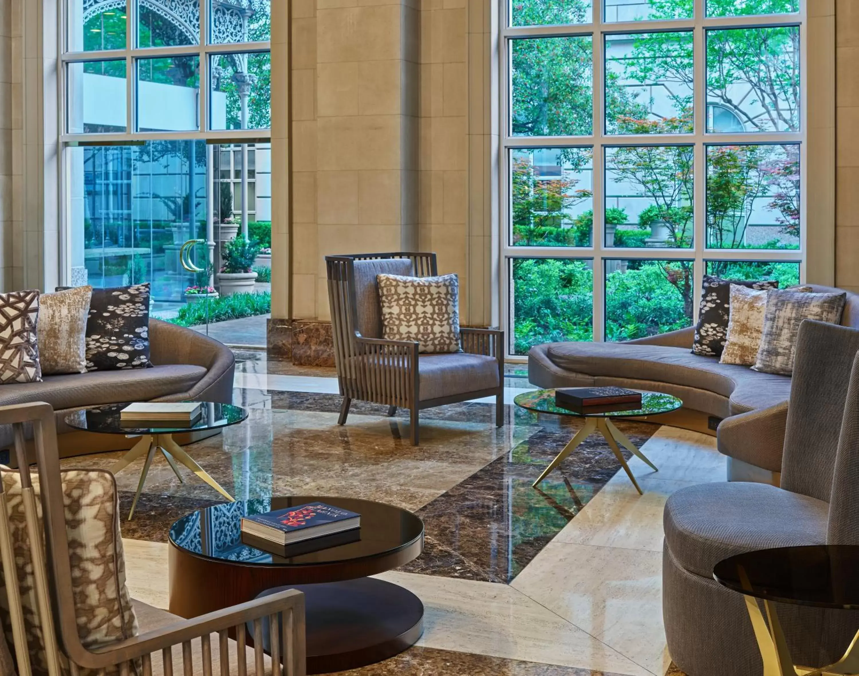 Lobby or reception, Seating Area in Hotel Crescent Court