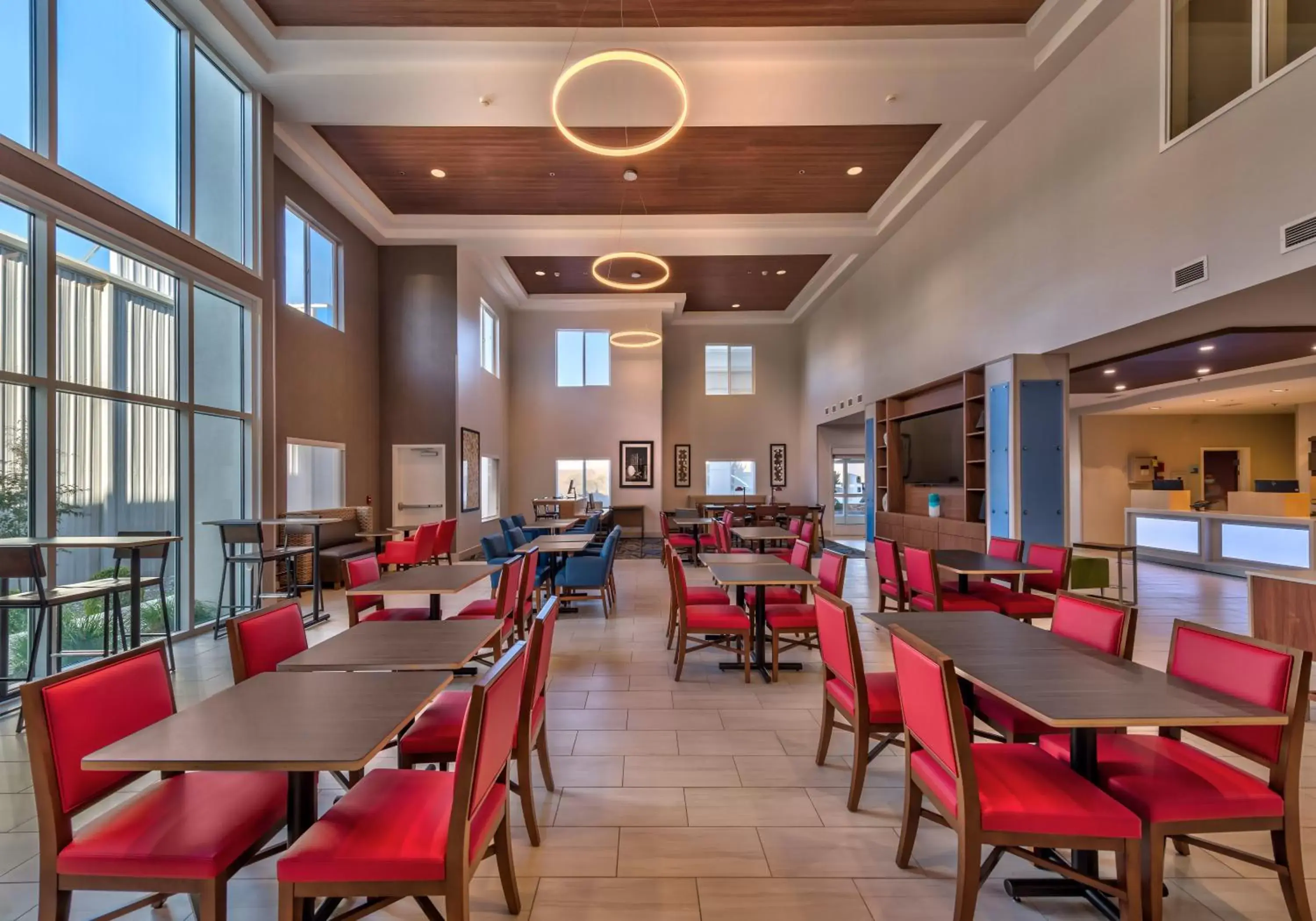 Breakfast, Restaurant/Places to Eat in Holiday Inn Express Reno Airport, an IHG Hotel