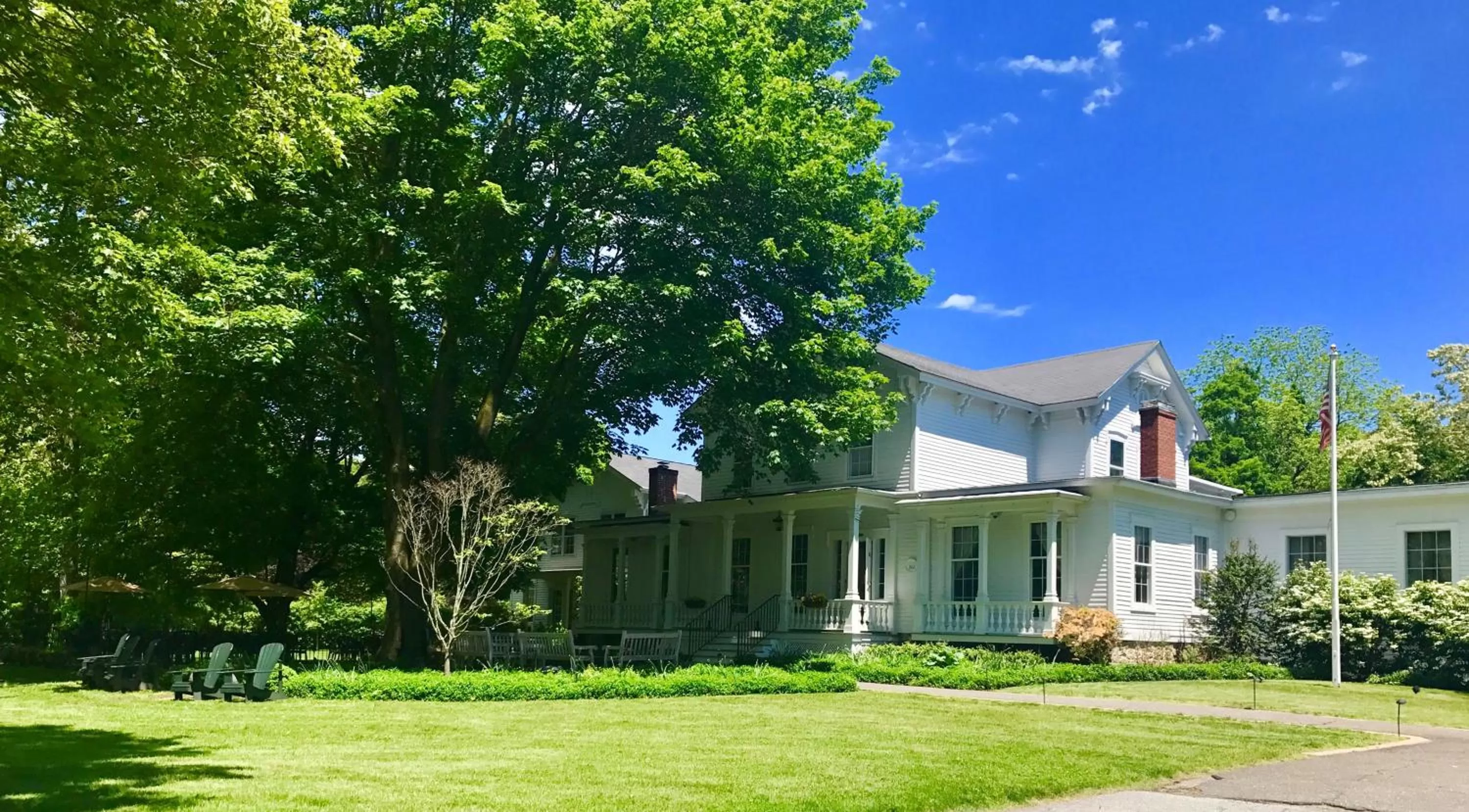 Facade/entrance in The Old Lyme Inn