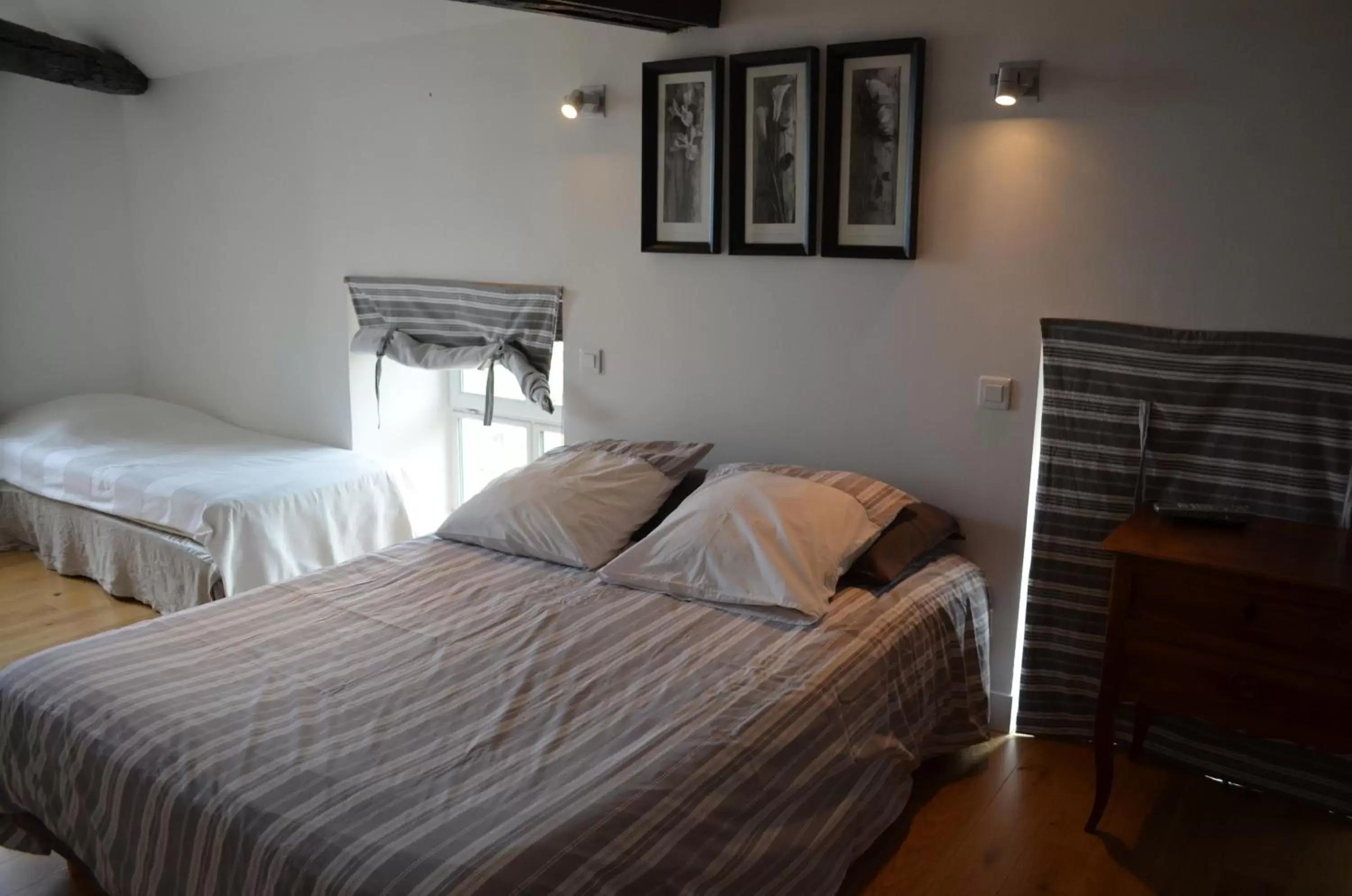 Photo of the whole room, Bed in Le Mole (Appartements et Chambres)