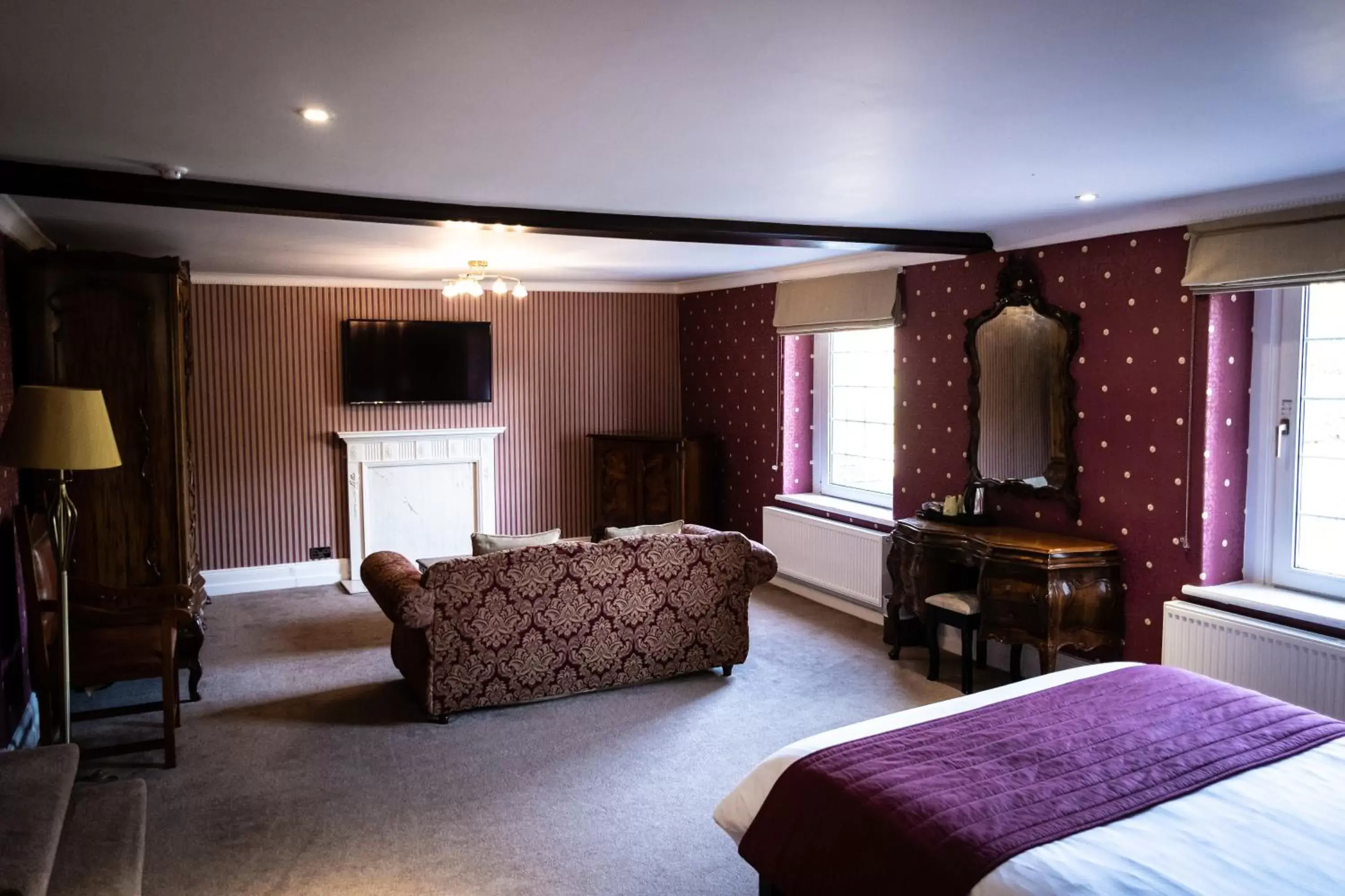 Bedroom, Seating Area in Manor Parc Hotel