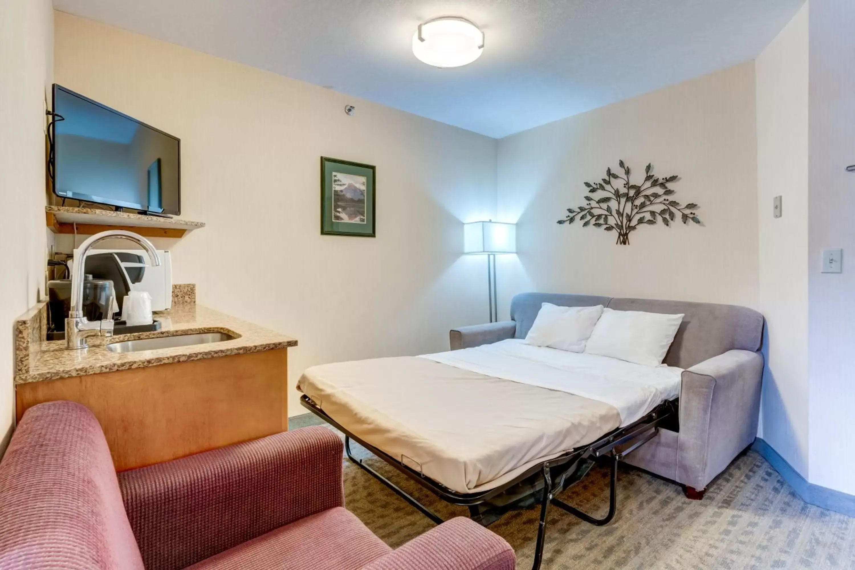 Living room, Bed in Chateau Canmore