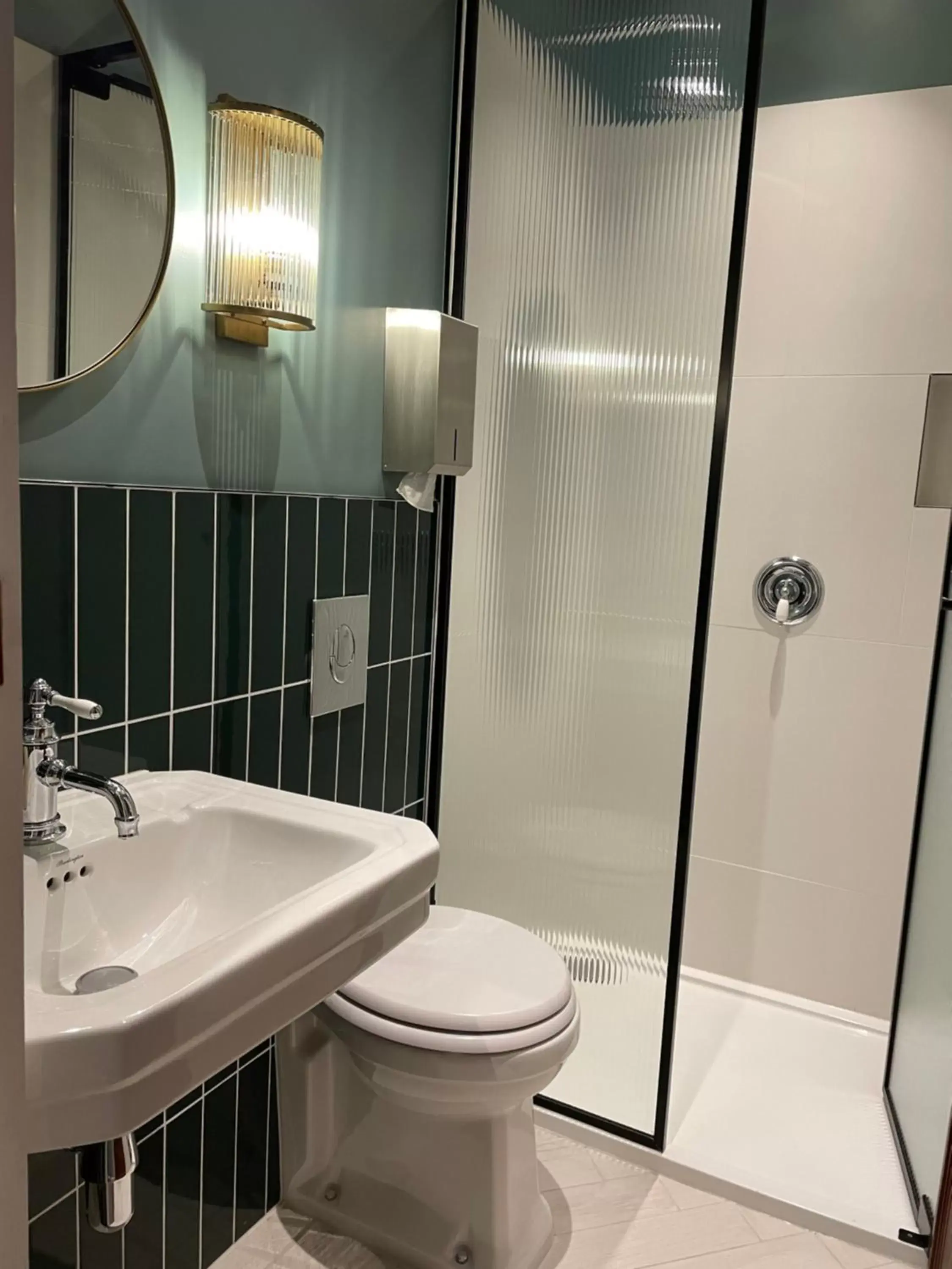 Bathroom in St. David's Hotels Paddington
