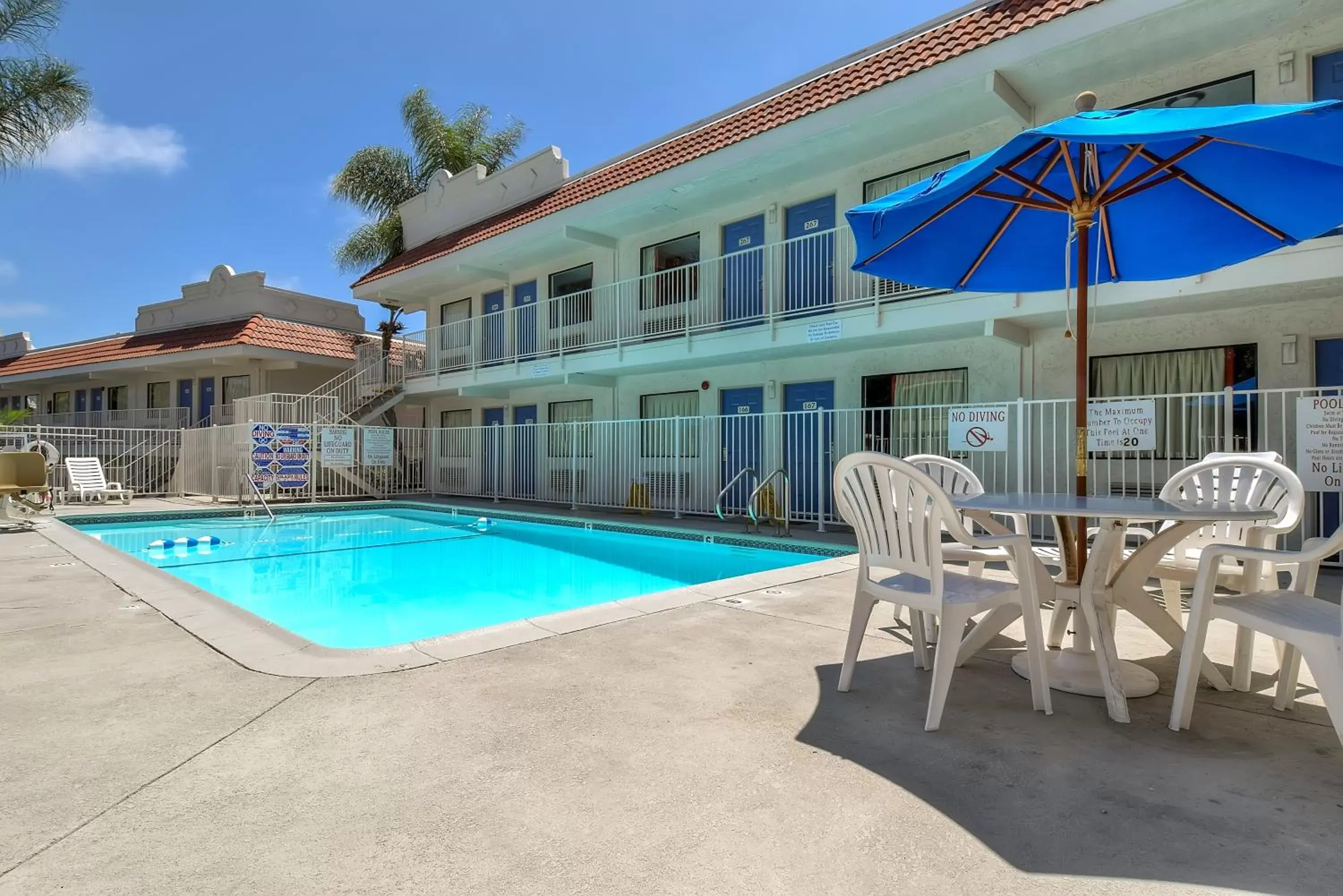 Swimming Pool in Motel 6-Carlsbad, CA - East Near LEGOLAND