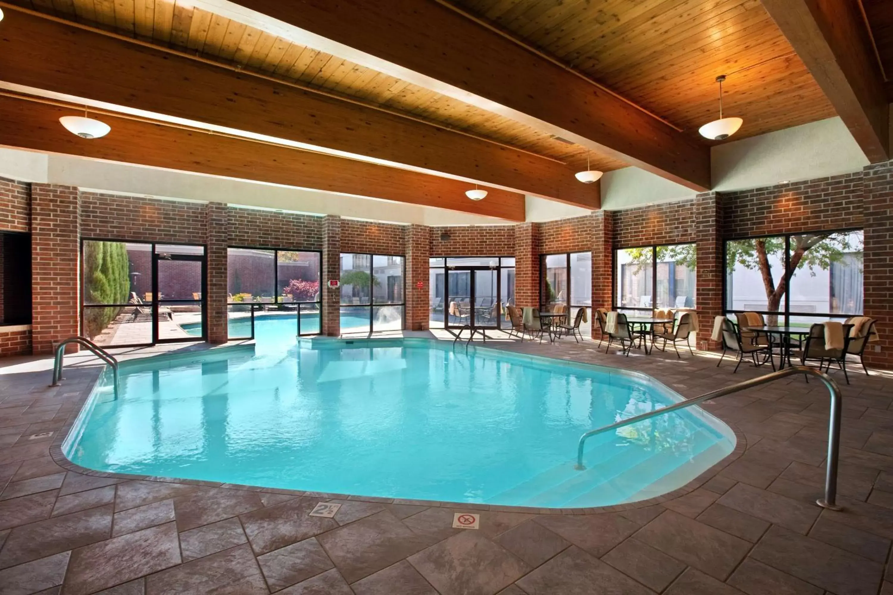 Pool view, Swimming Pool in DoubleTree by Hilton Hotel Cleveland - Independence