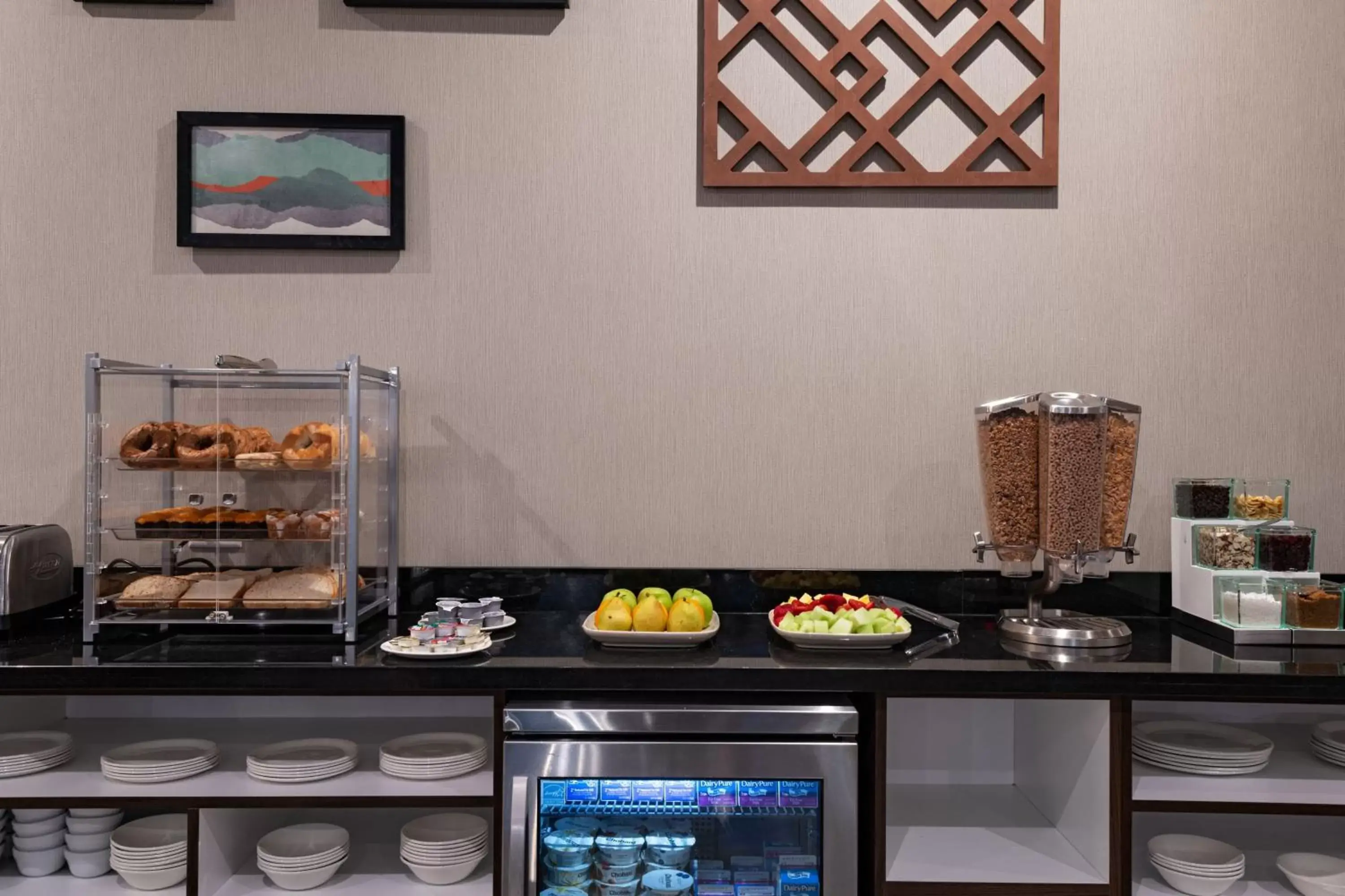 Breakfast, Kitchen/Kitchenette in Four Points by Sheraton Fort Worth North
