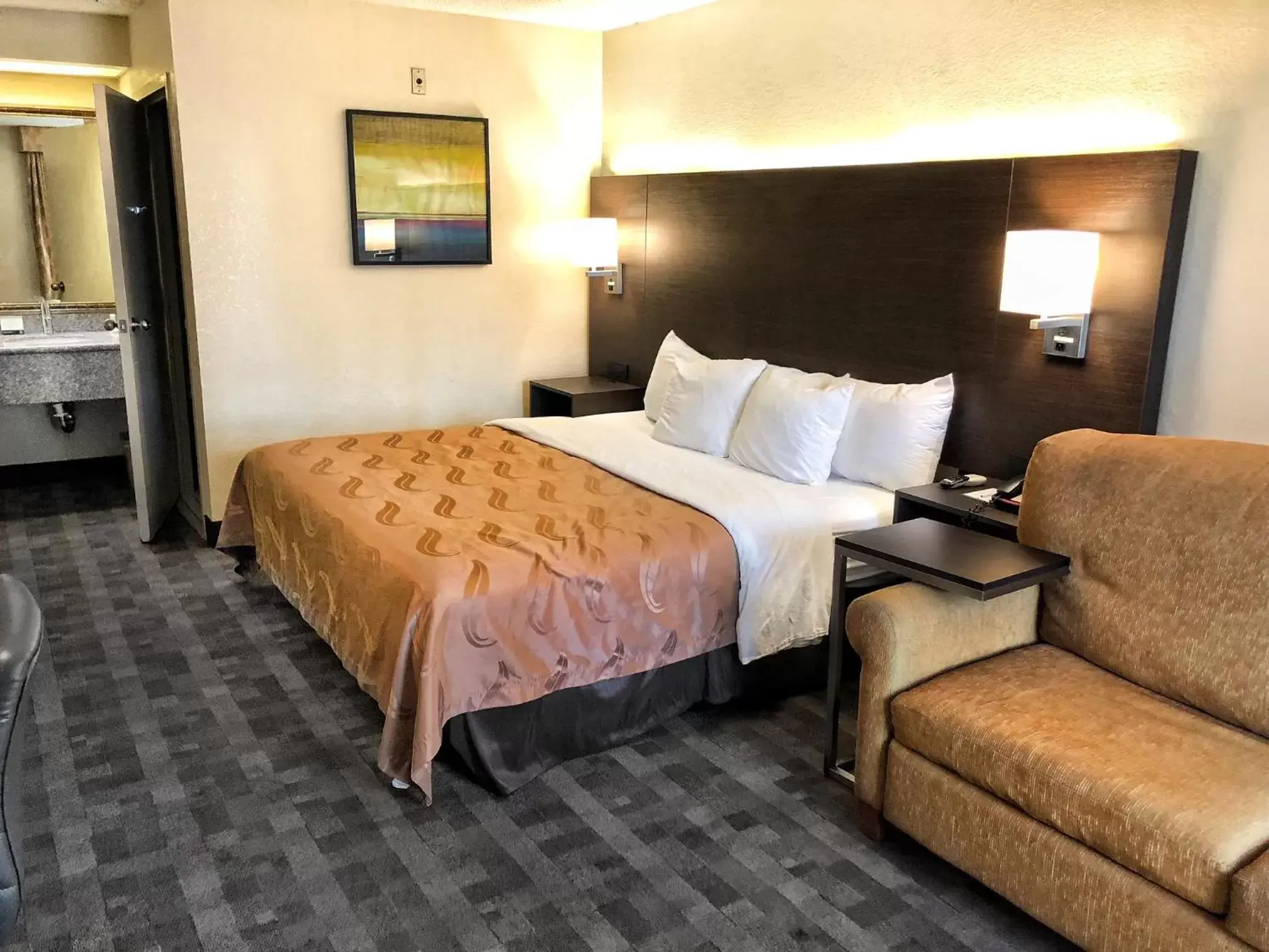 Standard Room, 1 King Bed with Ottoman, Non-Smoking in Quality Inn Riverside near UCR and Downtown