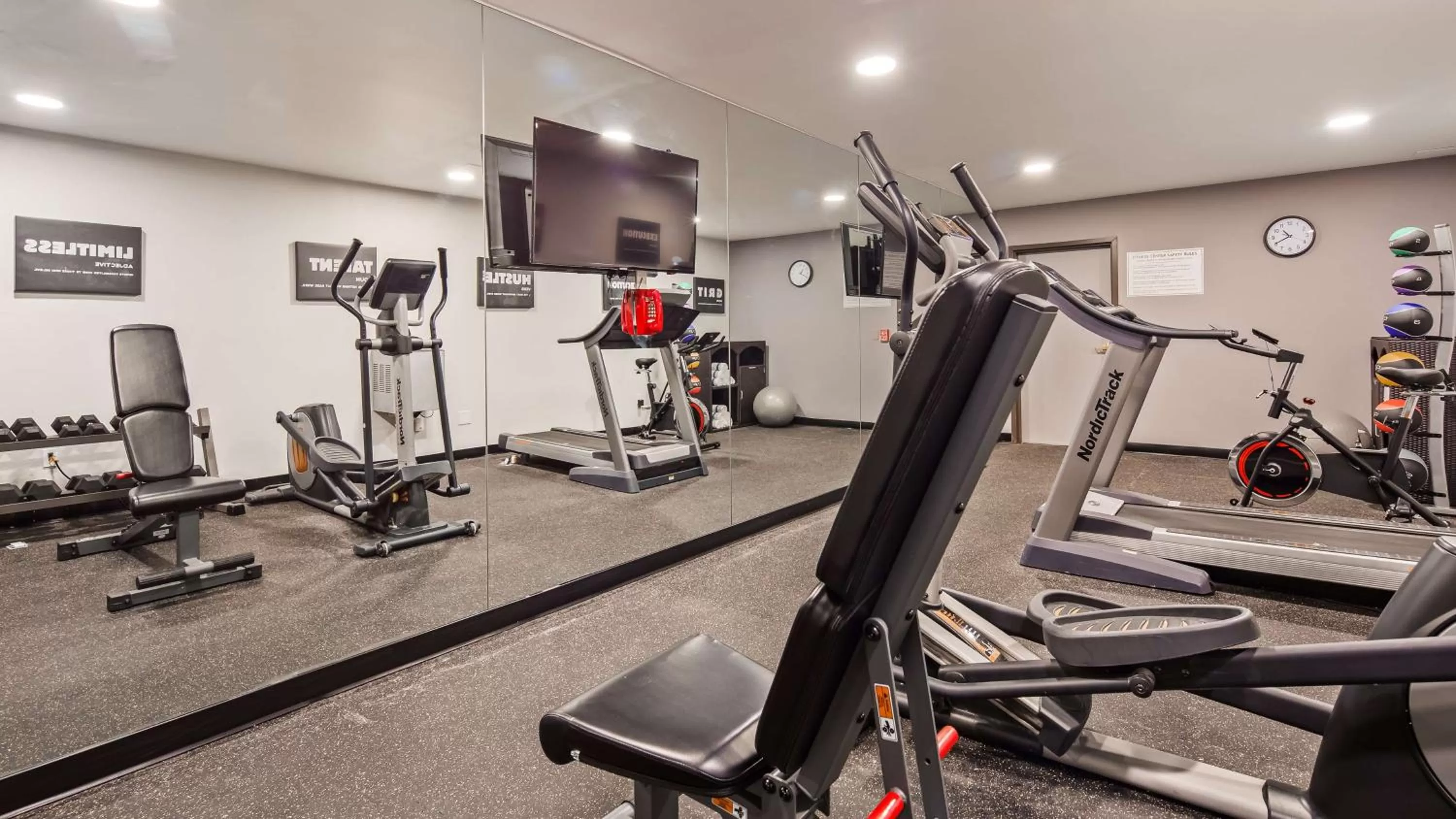 Fitness centre/facilities in West Valley Inn