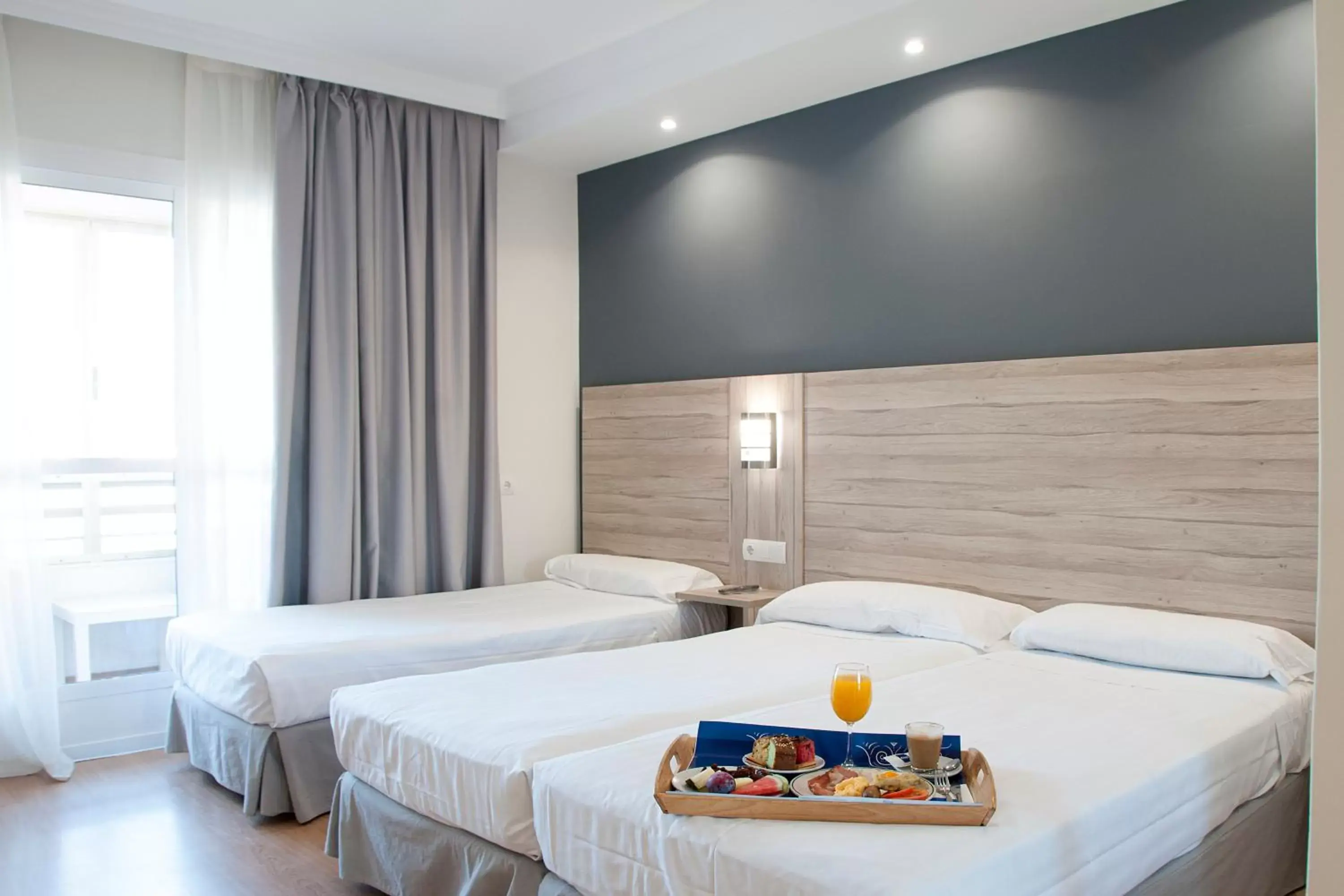 Bed in Hotel Maya Alicante