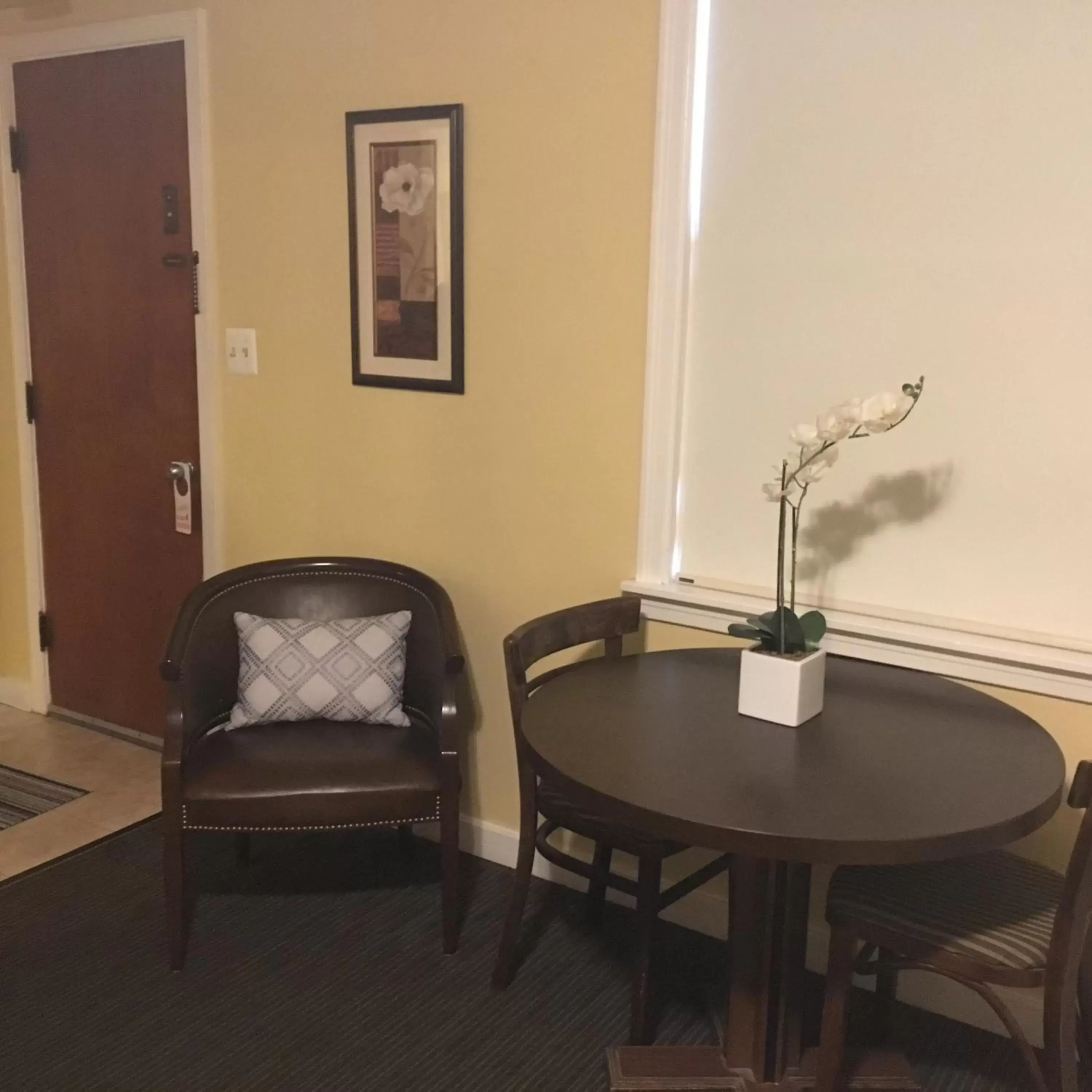 Dining area, Seating Area in Clarence Inn Extended Stay