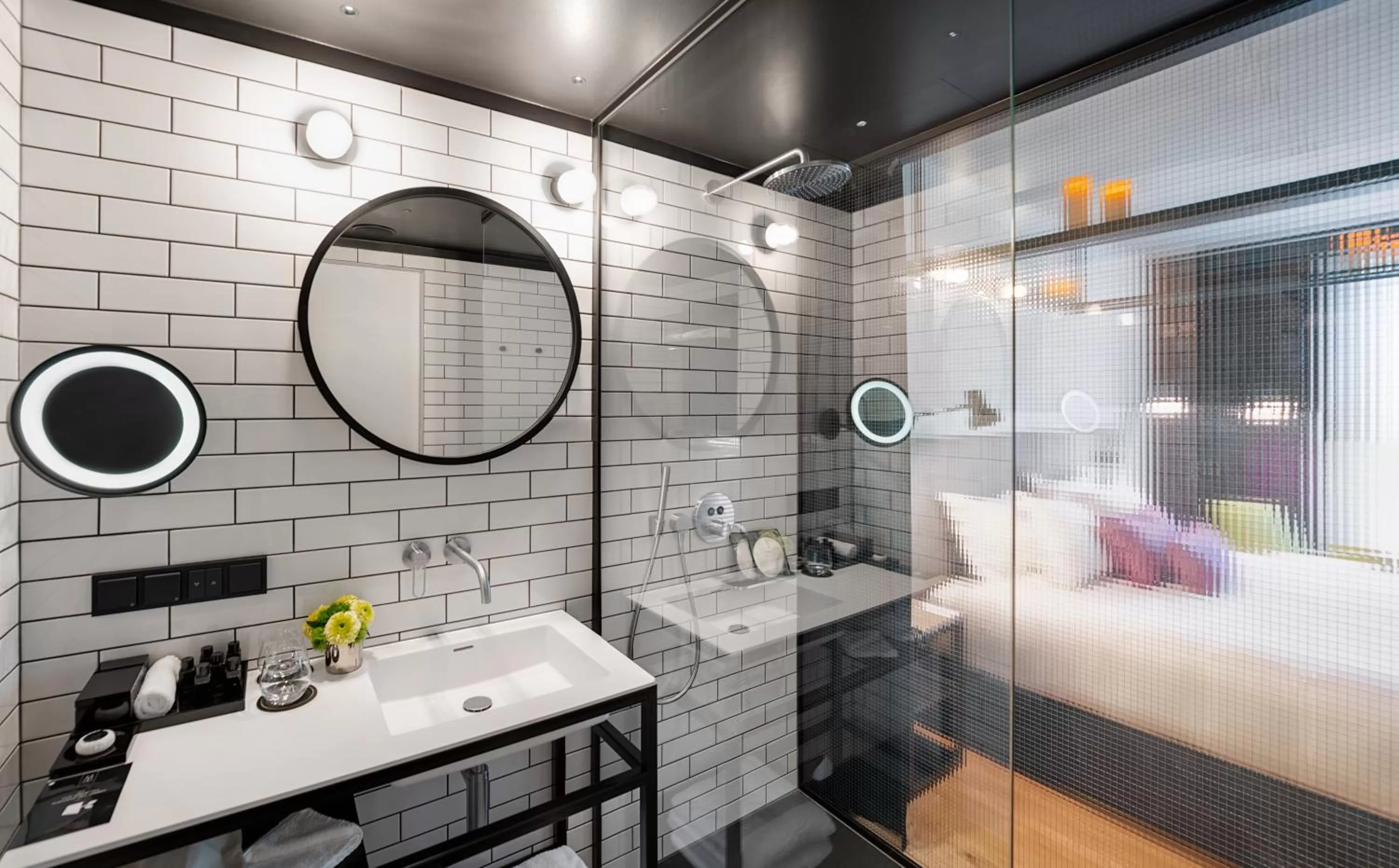 Shower, Bed in The Bridge Wroclaw - MGallery