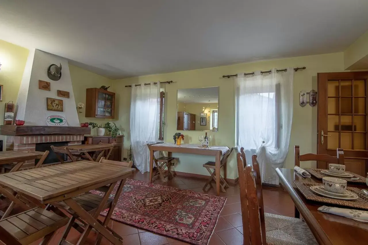 Breakfast, Seating Area in La Valle B&B