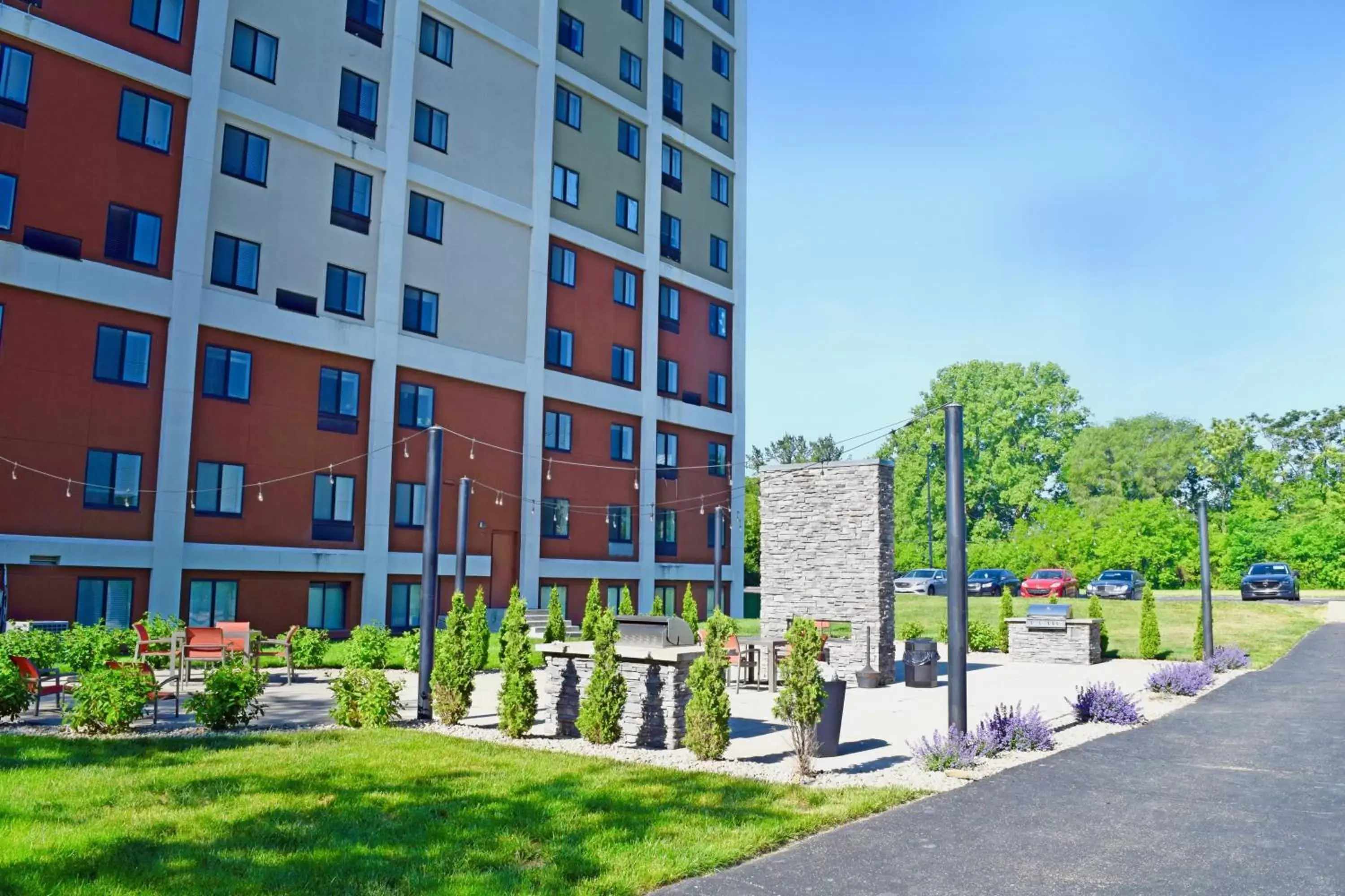 BBQ facilities, Property Building in Candlewood Suites Indianapolis Downtown Medical District, an IHG Hotel