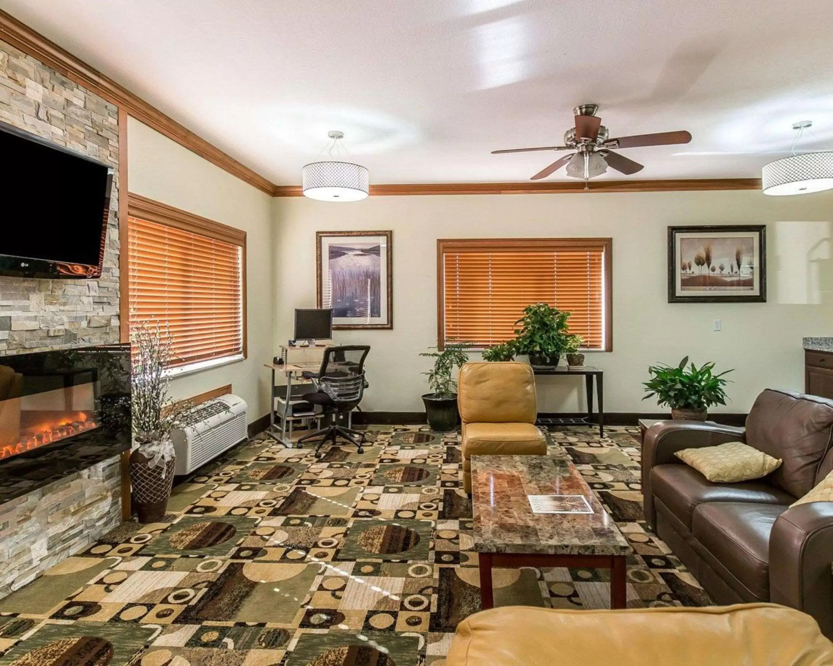 Lobby or reception, Seating Area in Quality Inn at Collins Road - Cedar Rapids