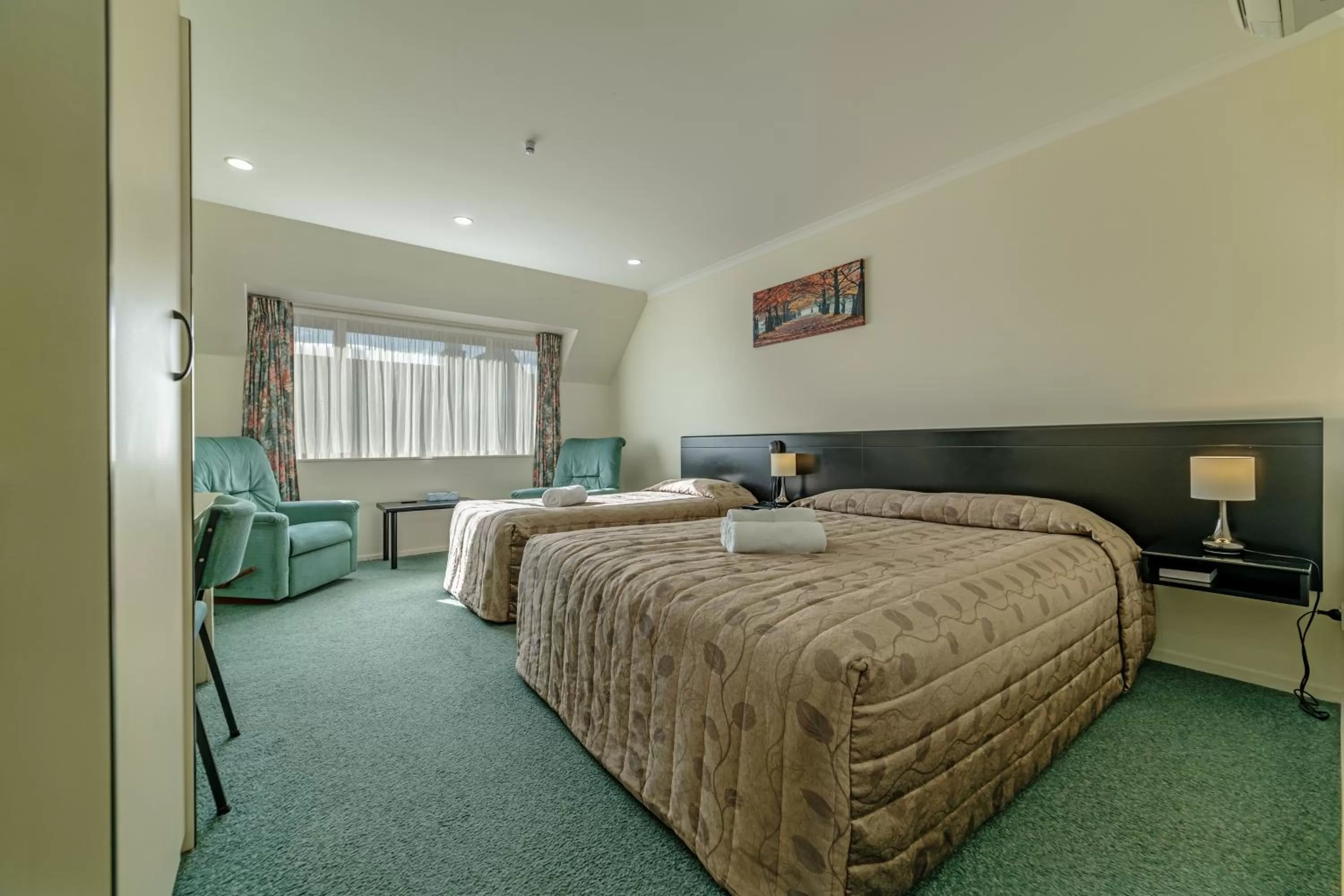 Photo of the whole room, Bed in Legends Motel