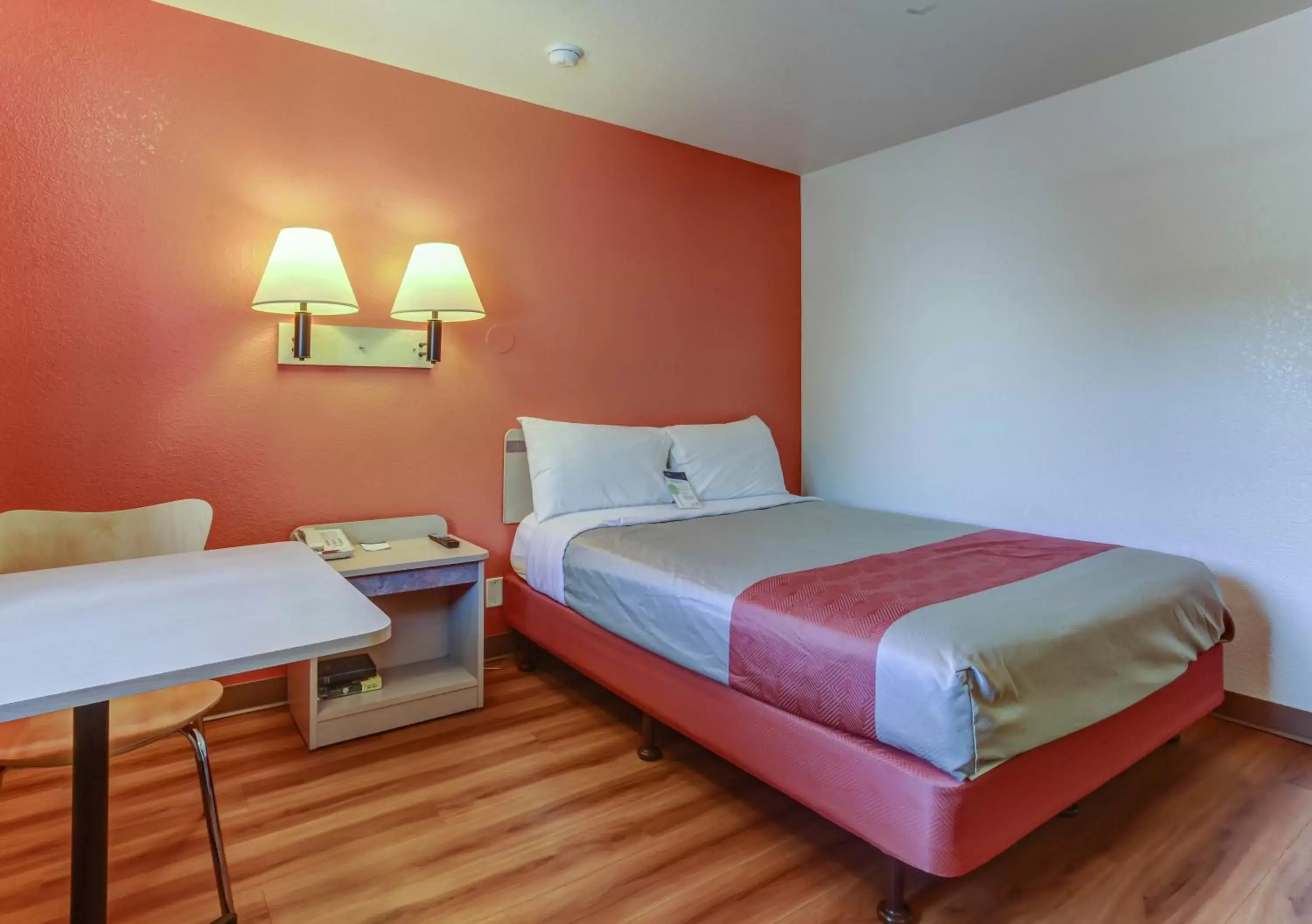 Bedroom, Bed in Motel 6-Grants Pass, OR Bedroom, Bed in Motel 6-Grants Pass, OR