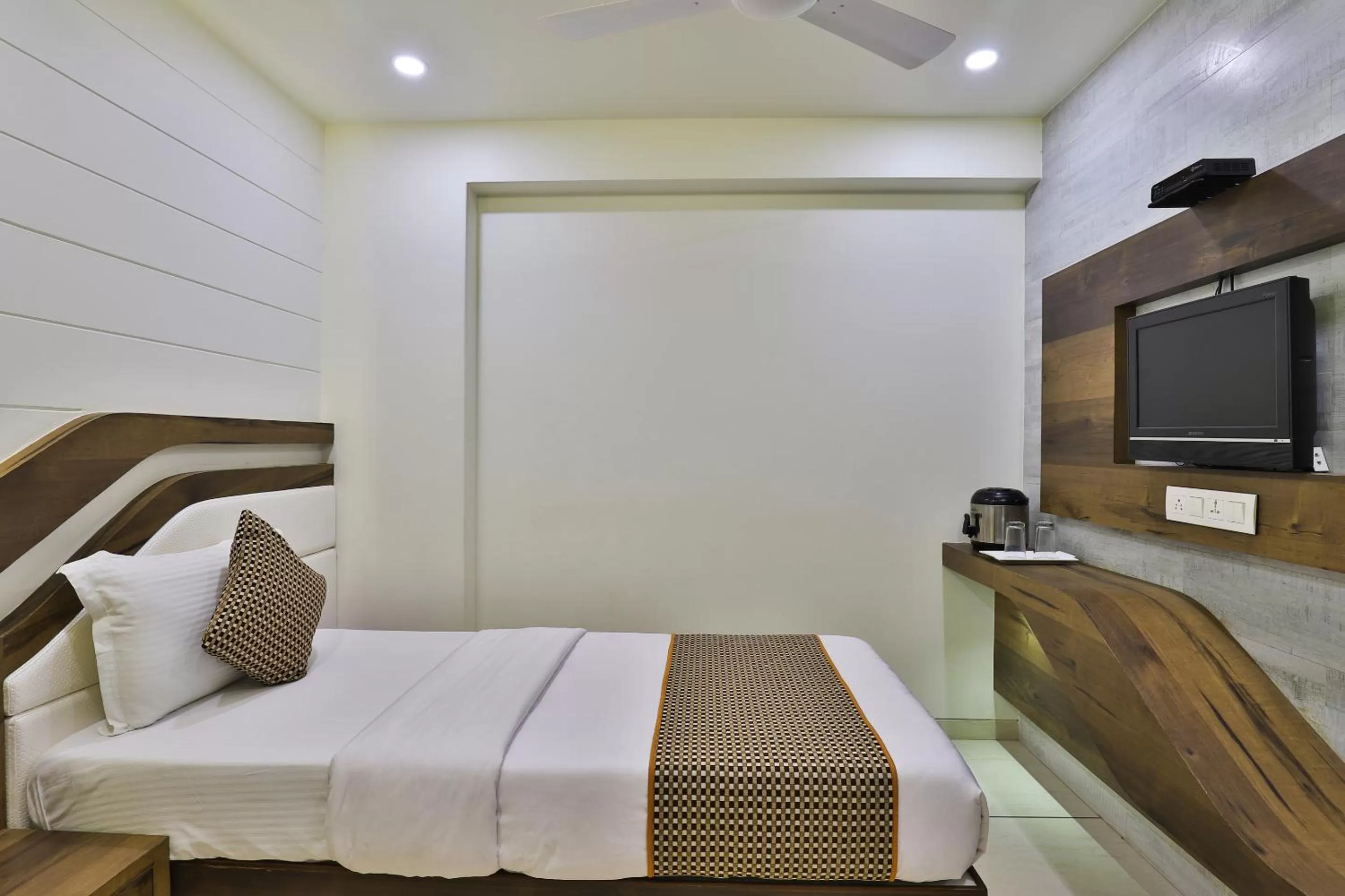 TV and multimedia, Bed in Hotel Pearl