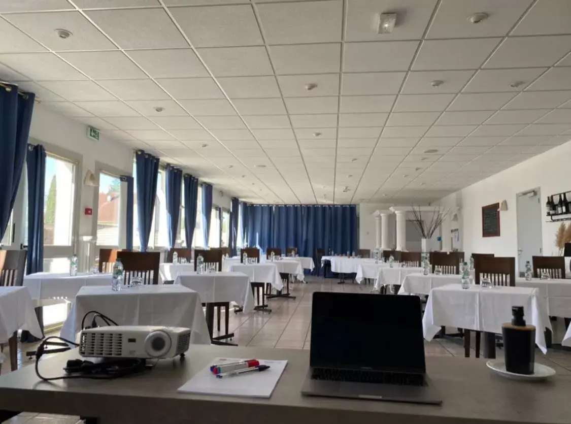 Meeting/conference room, Restaurant/Places to Eat in Cit Hotel LA PYRAMIDE