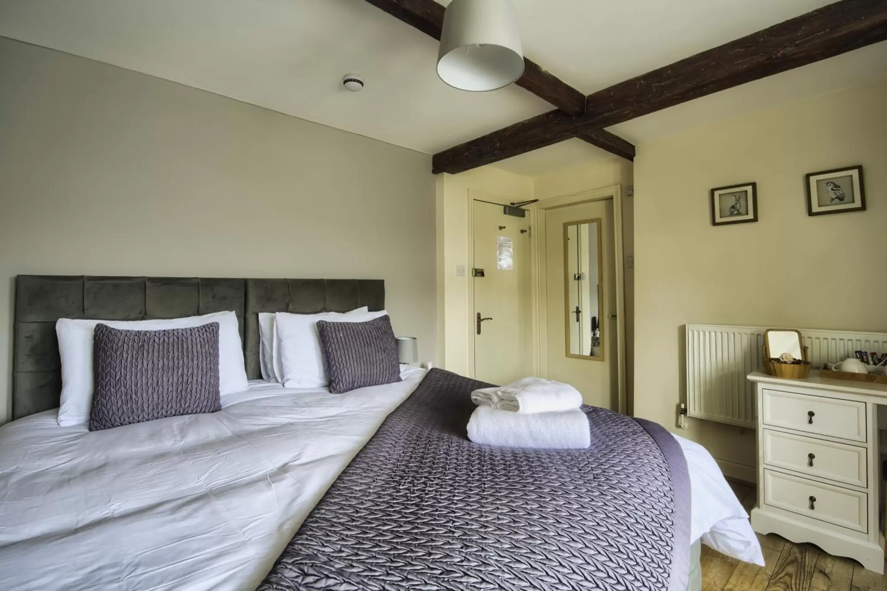 Deluxe King Room in The New Rushcart Inn & Country Dining Deluxe King Room in The New Rushcart Inn & Country Dining