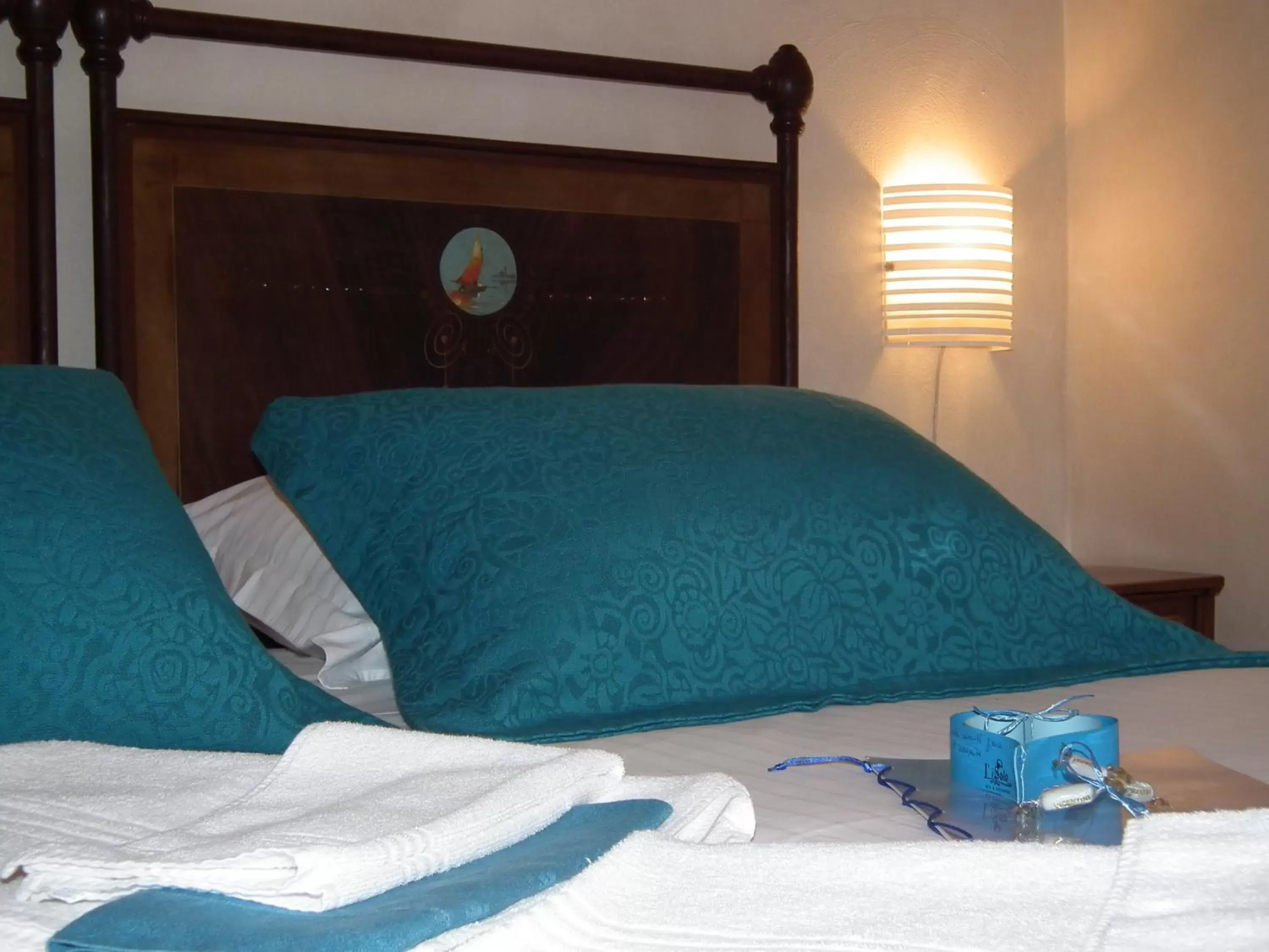 Decorative detail, Bed in L'Isolo b&b e case vacanza