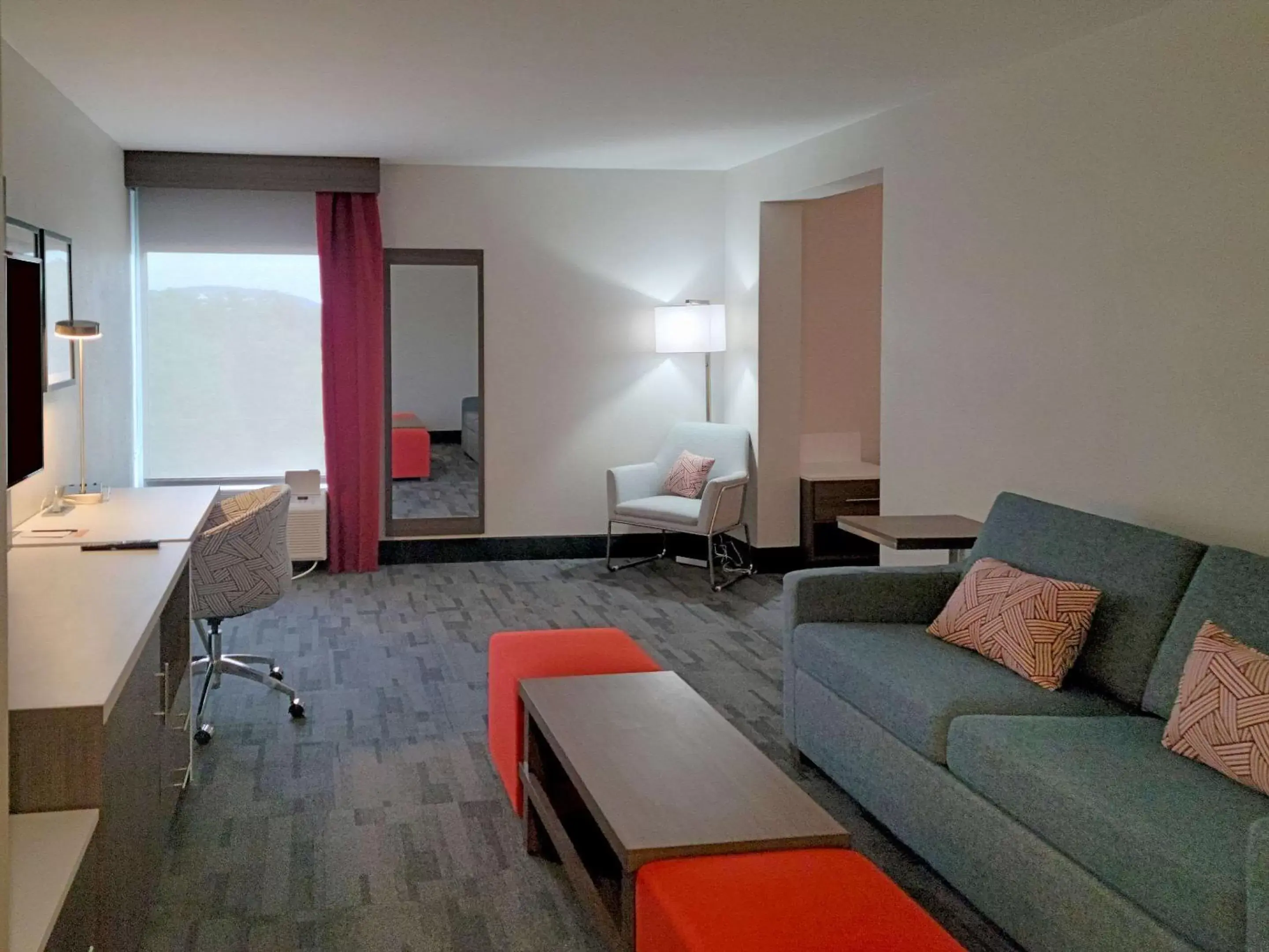 Photo of the whole room, Seating Area in Comfort Inn & Suites Wyomissing - Reading