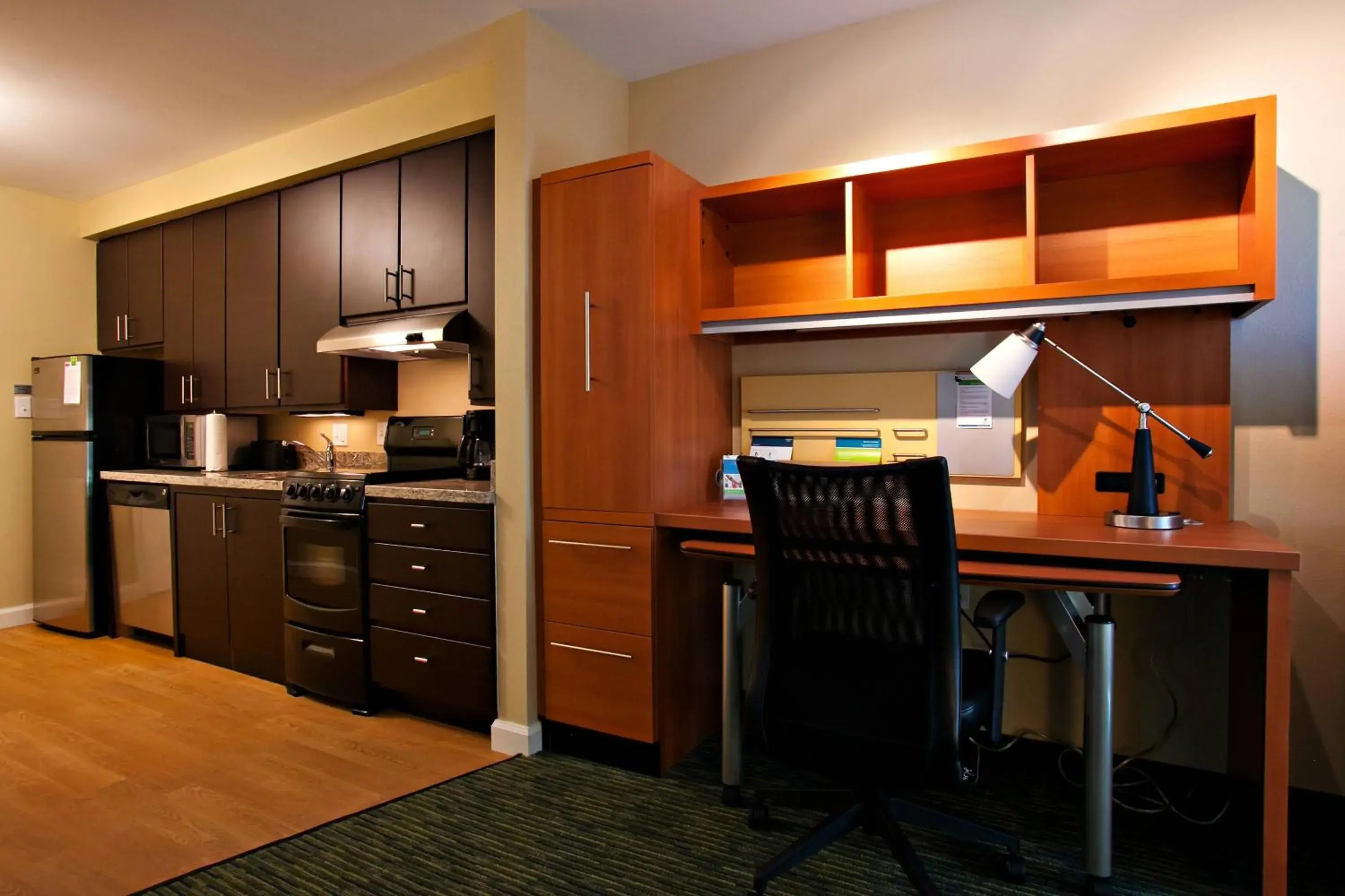 Kitchen or kitchenette, Kitchen/Kitchenette in TownePlace Suites by Marriott Fort Walton Beach-Eglin AFB