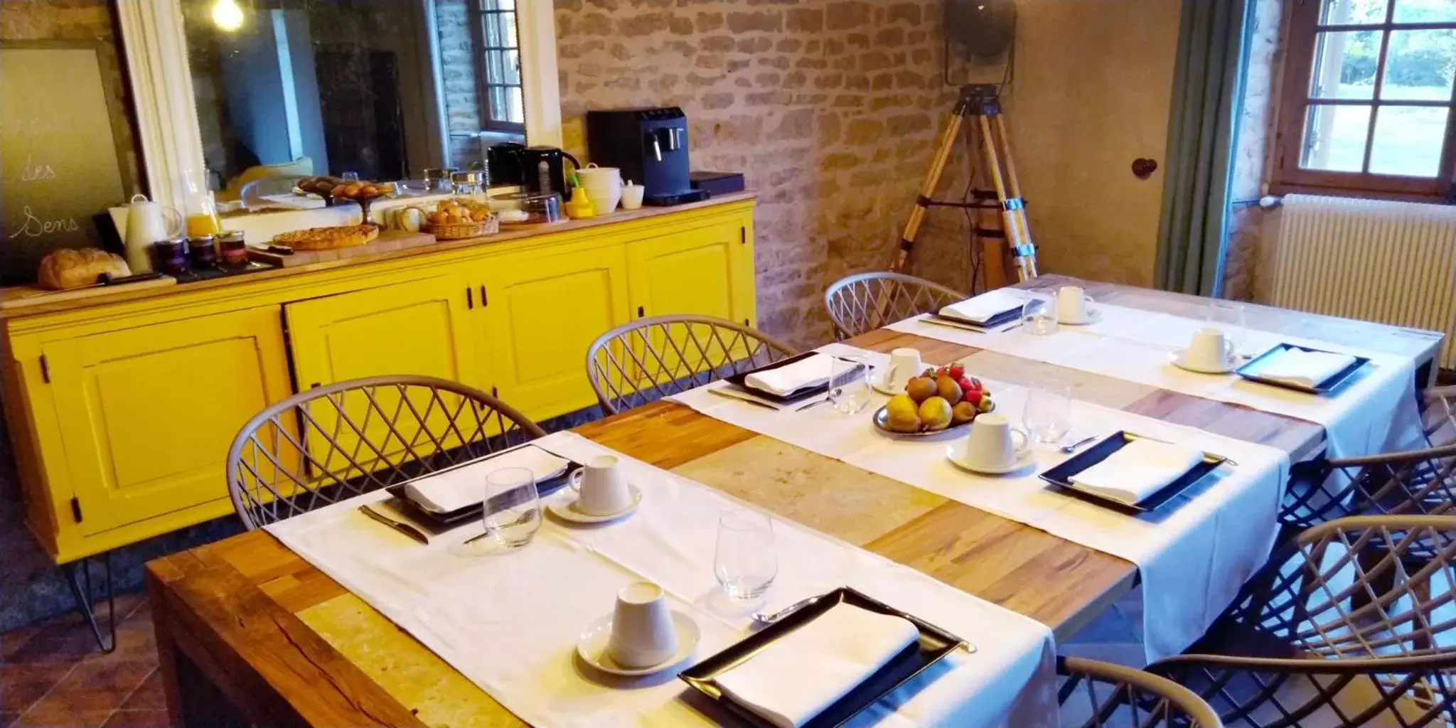 Buffet breakfast, Restaurant/Places to Eat in Jardin des Sens, la Rente d'Eguilly