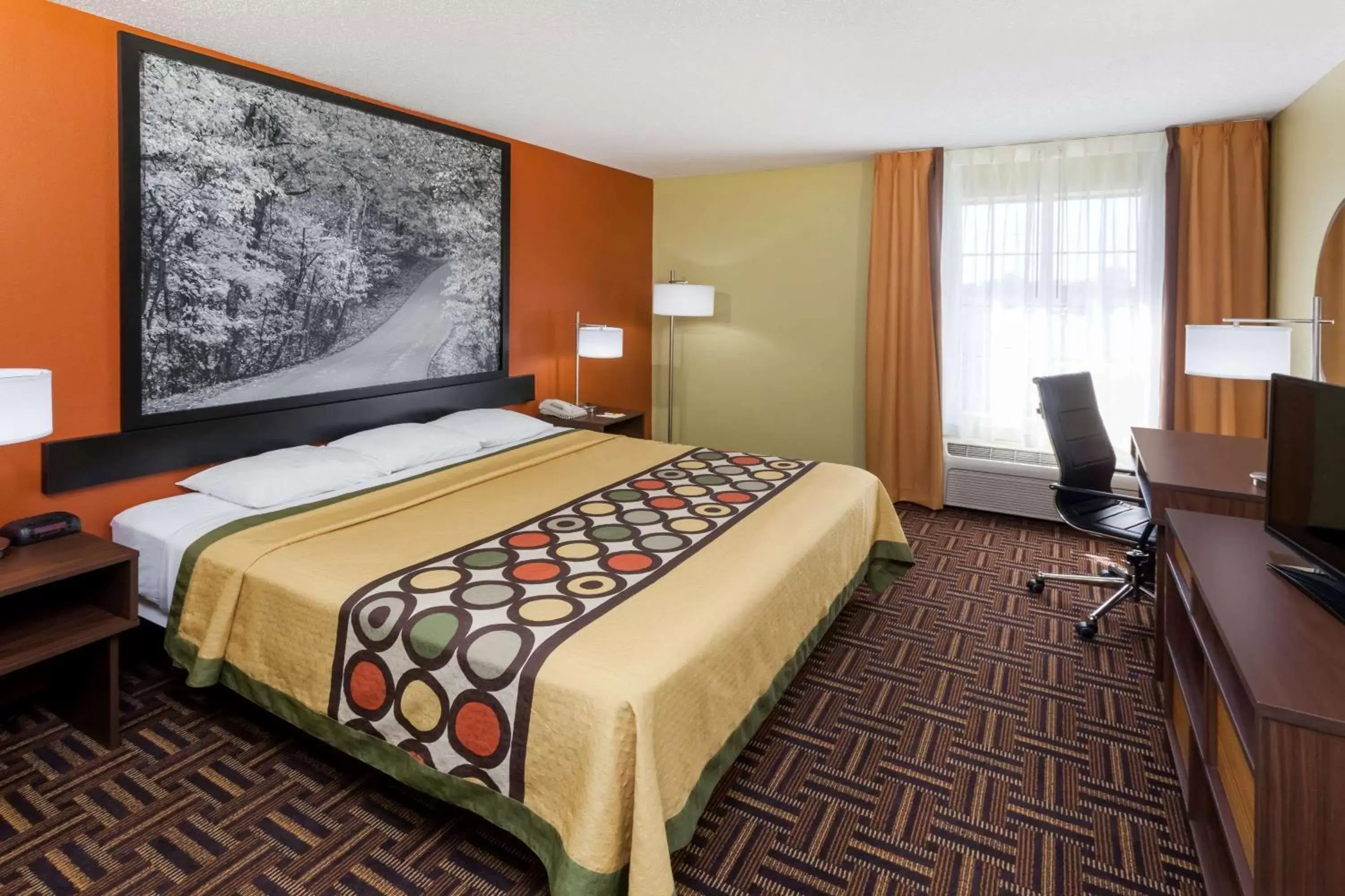 Photo of the whole room, Bed in Super 8 by Wyndham Rochester