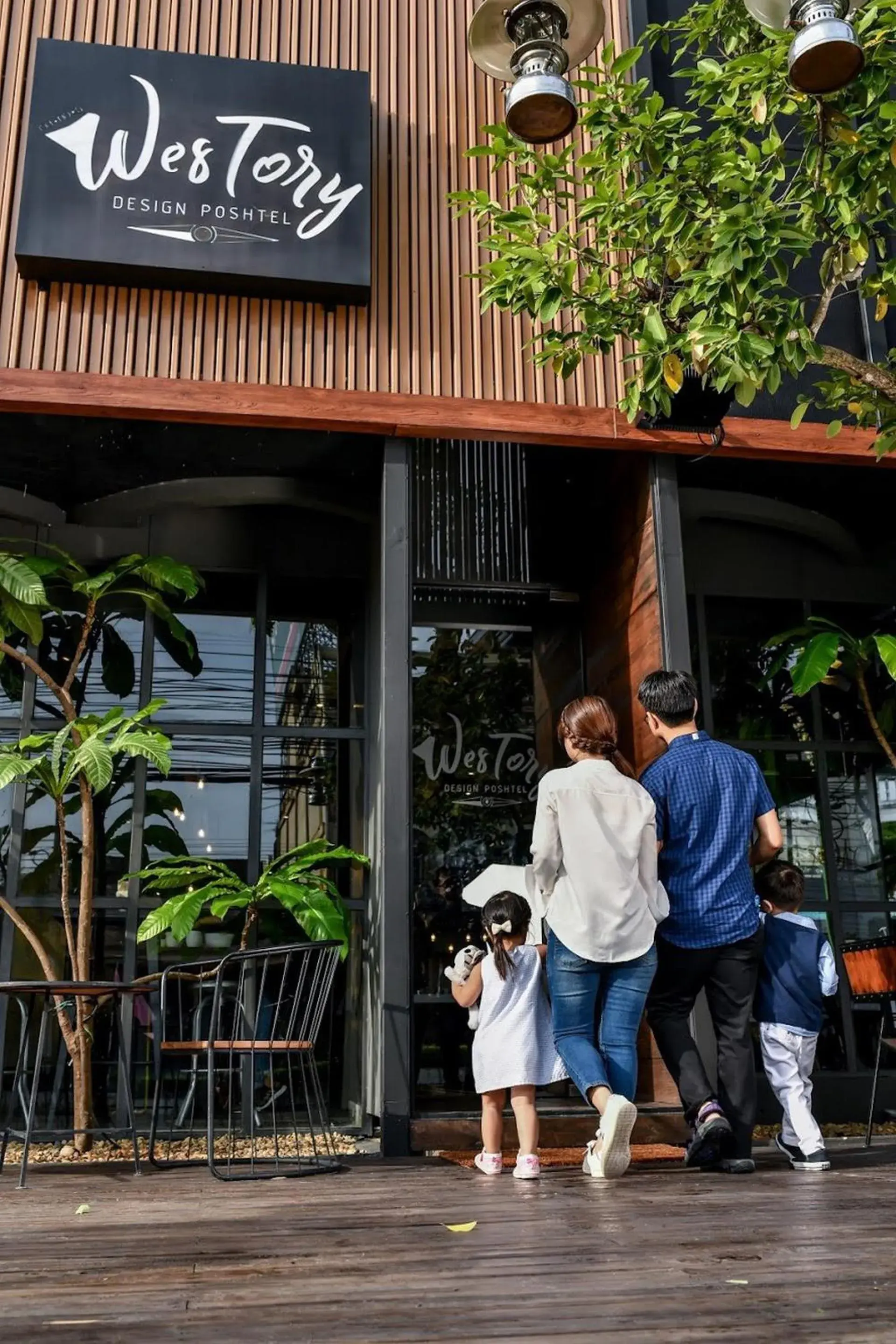 Facade/entrance in Westory Design Poshtel Facade/entrance in Westory Design Poshtel