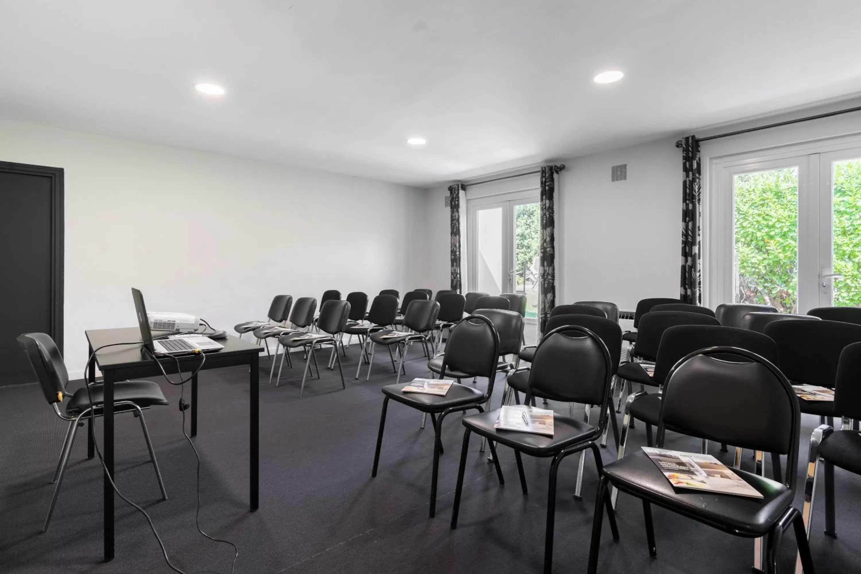 Business facilities, Business Area/Conference Room in Brit Hotel Avignon Sud Le Calendal