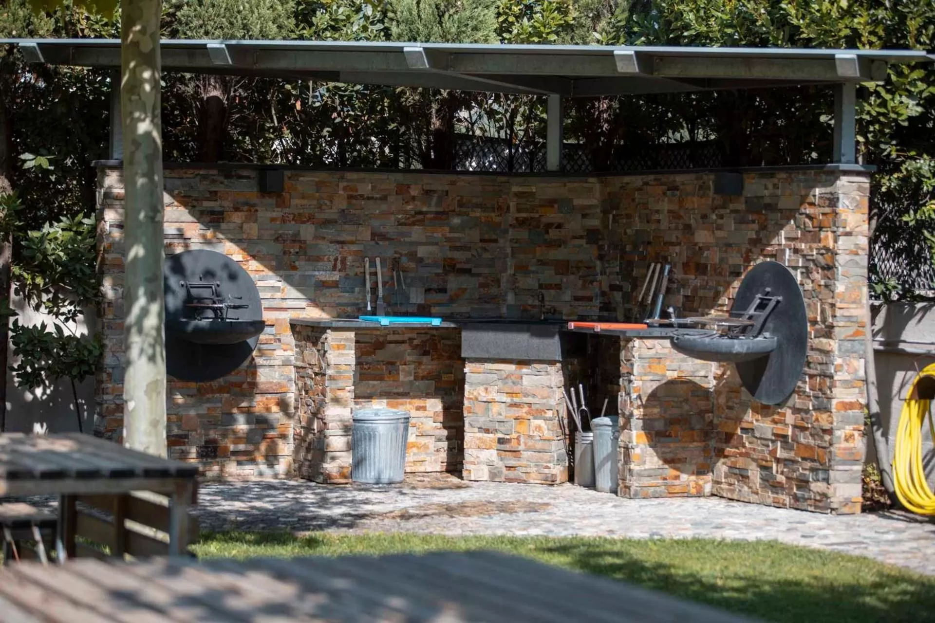 BBQ facilities in 4 Limoni Apartment Resort