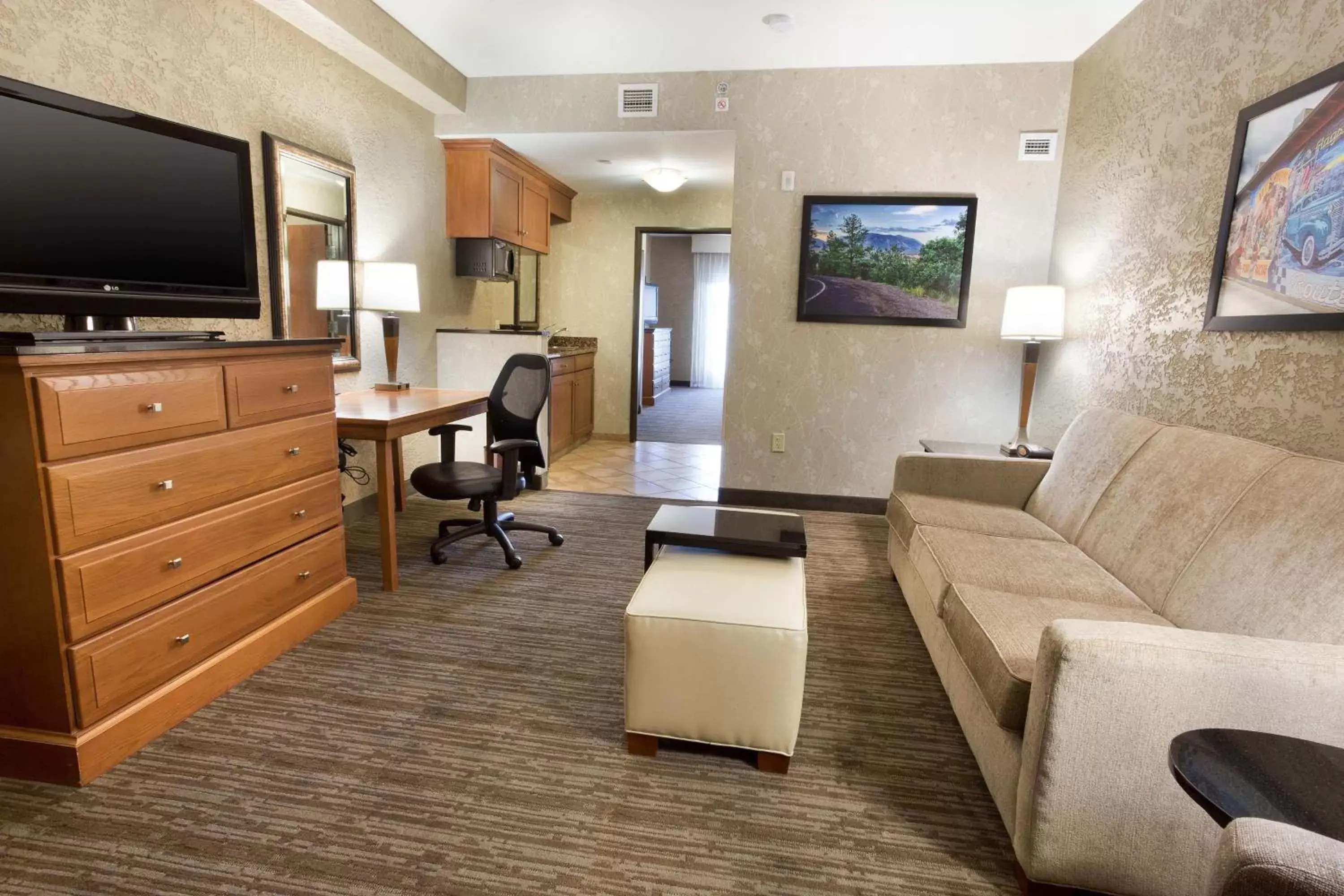 Photo of the whole room, Seating Area in Drury Inn & Suites Flagstaff