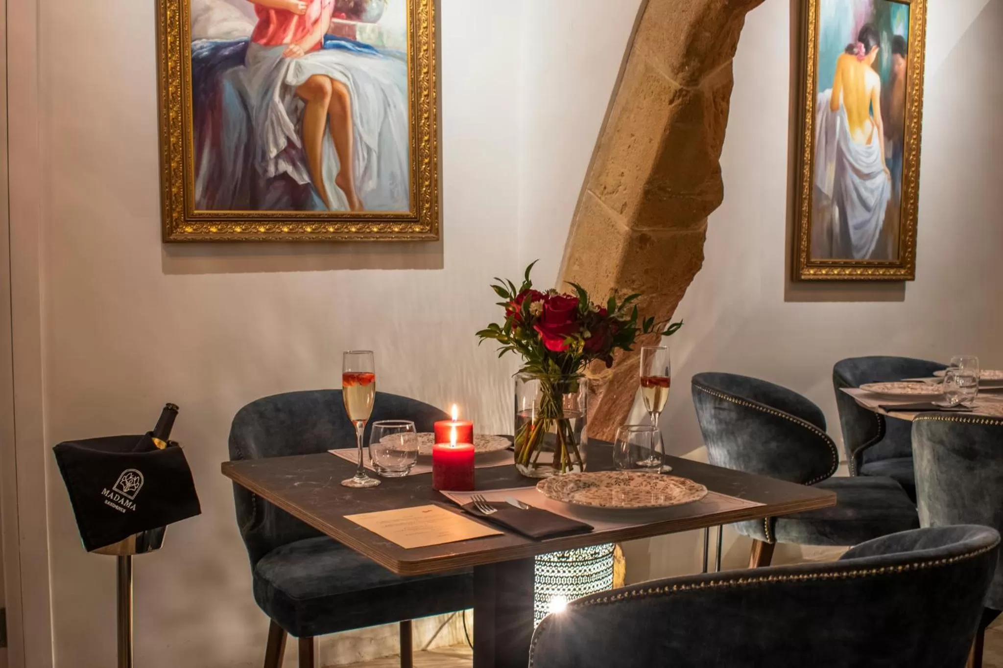 Restaurant/places to eat in Madama Residence