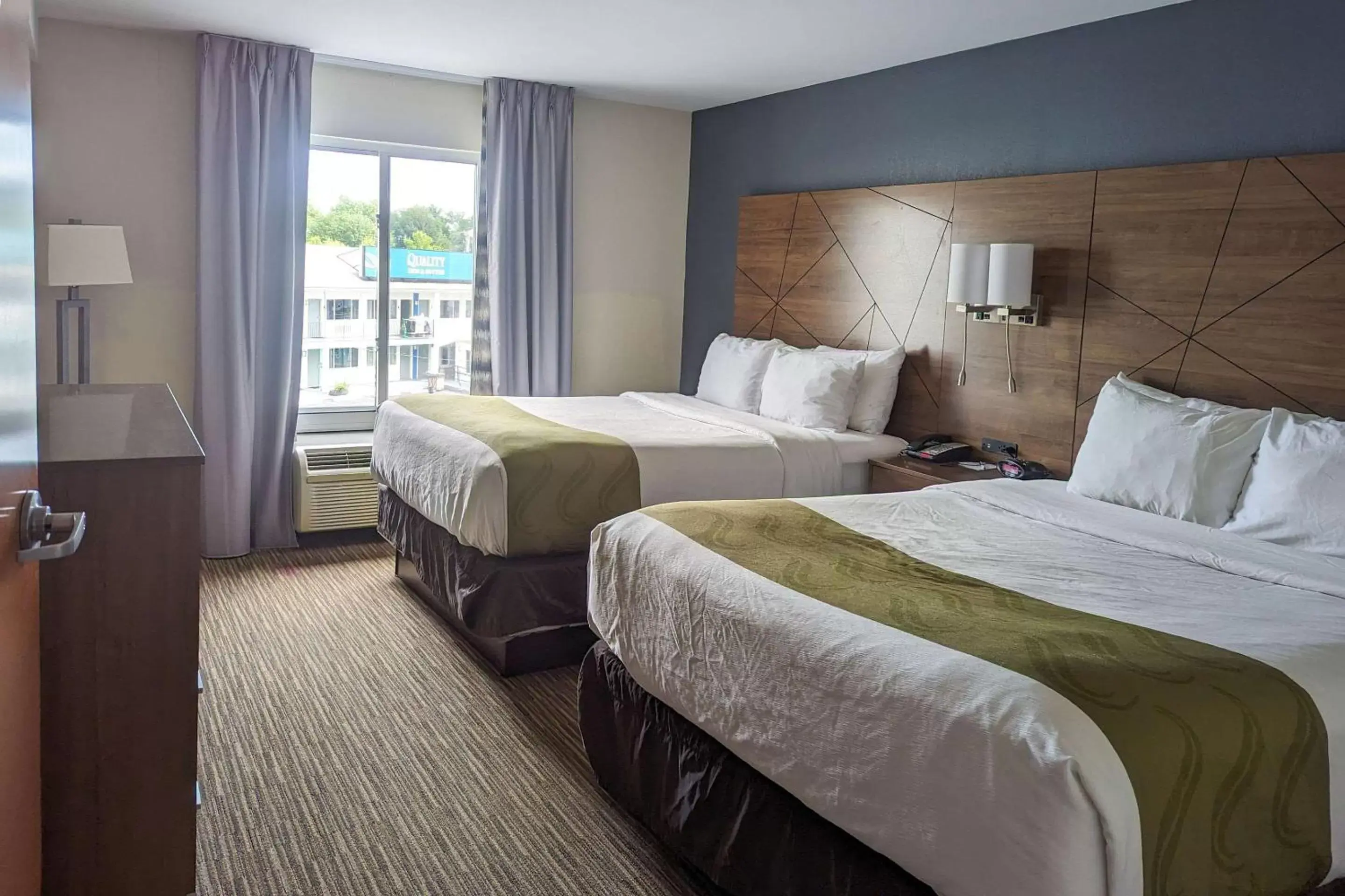 Bedroom, Bed in Quality Inn & Suites Northampton - Amherst