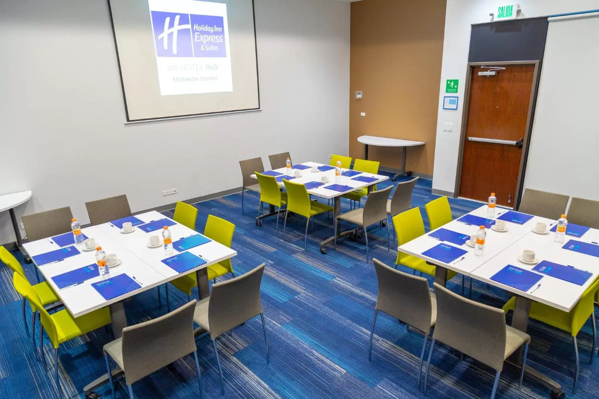 Meeting/conference room, Restaurant/Places to Eat in Holiday Inn Express & Suites - Ensenada Centro, an IHG Hotel