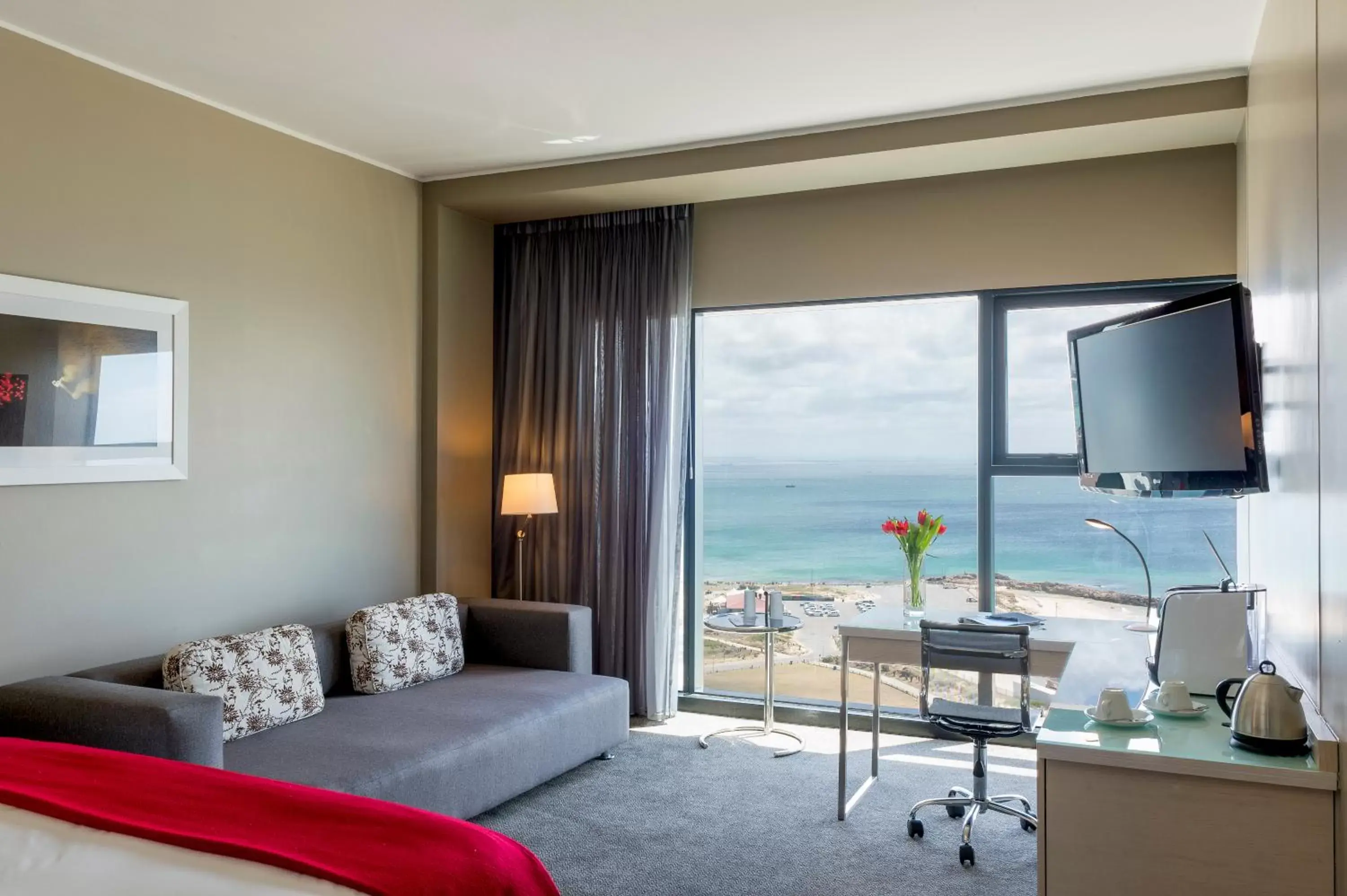 Coffee/tea facilities, Seating Area in Radisson Blu Hotel, Port Elizabeth