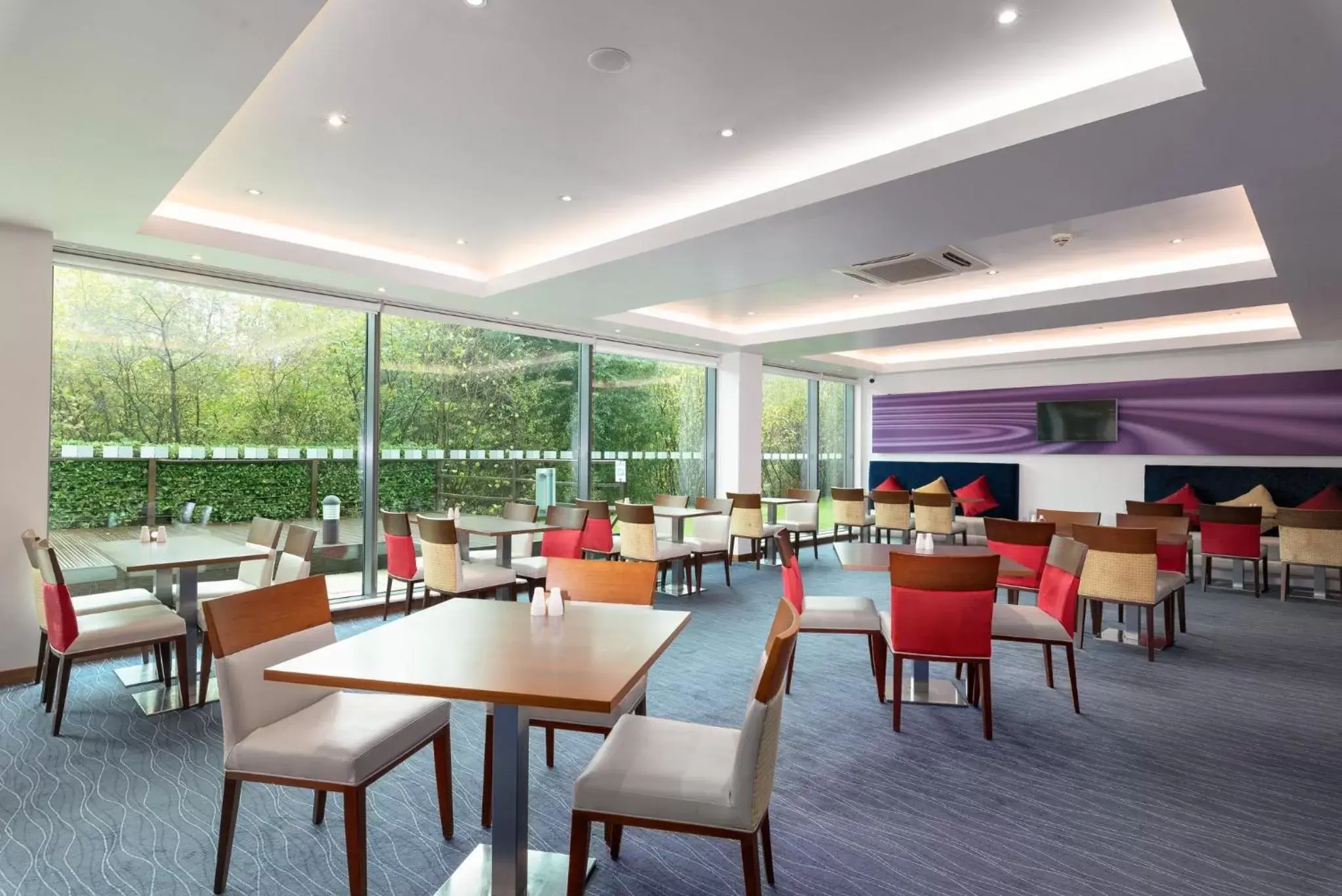 Restaurant/Places to Eat in Holiday Inn Express Burnley M65 Jct 10, an IHG Hotel