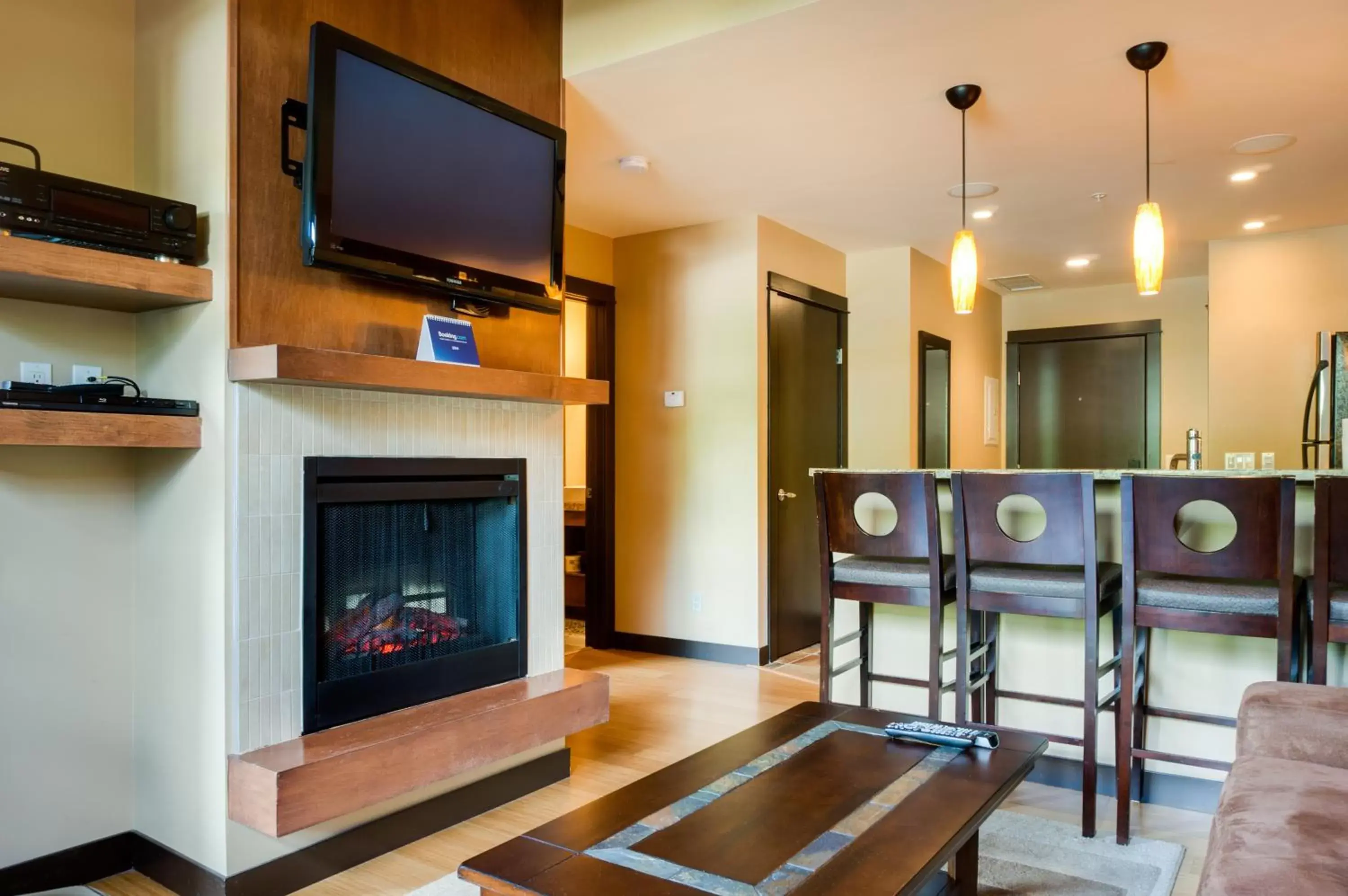 Living room, TV/Entertainment Center in Silver Creek Lodge