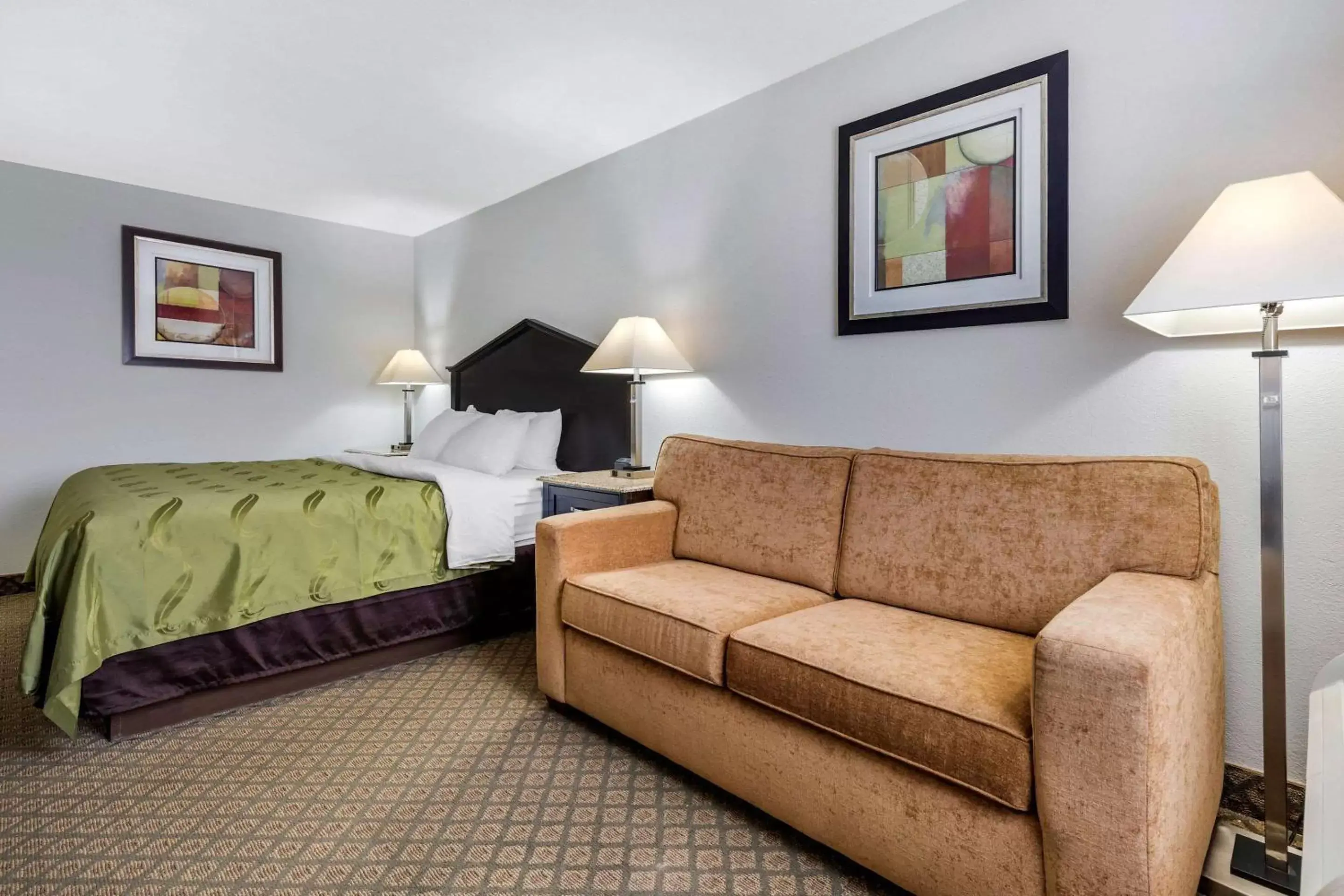 Photo of the whole room in Quality Inn Fort Wayne