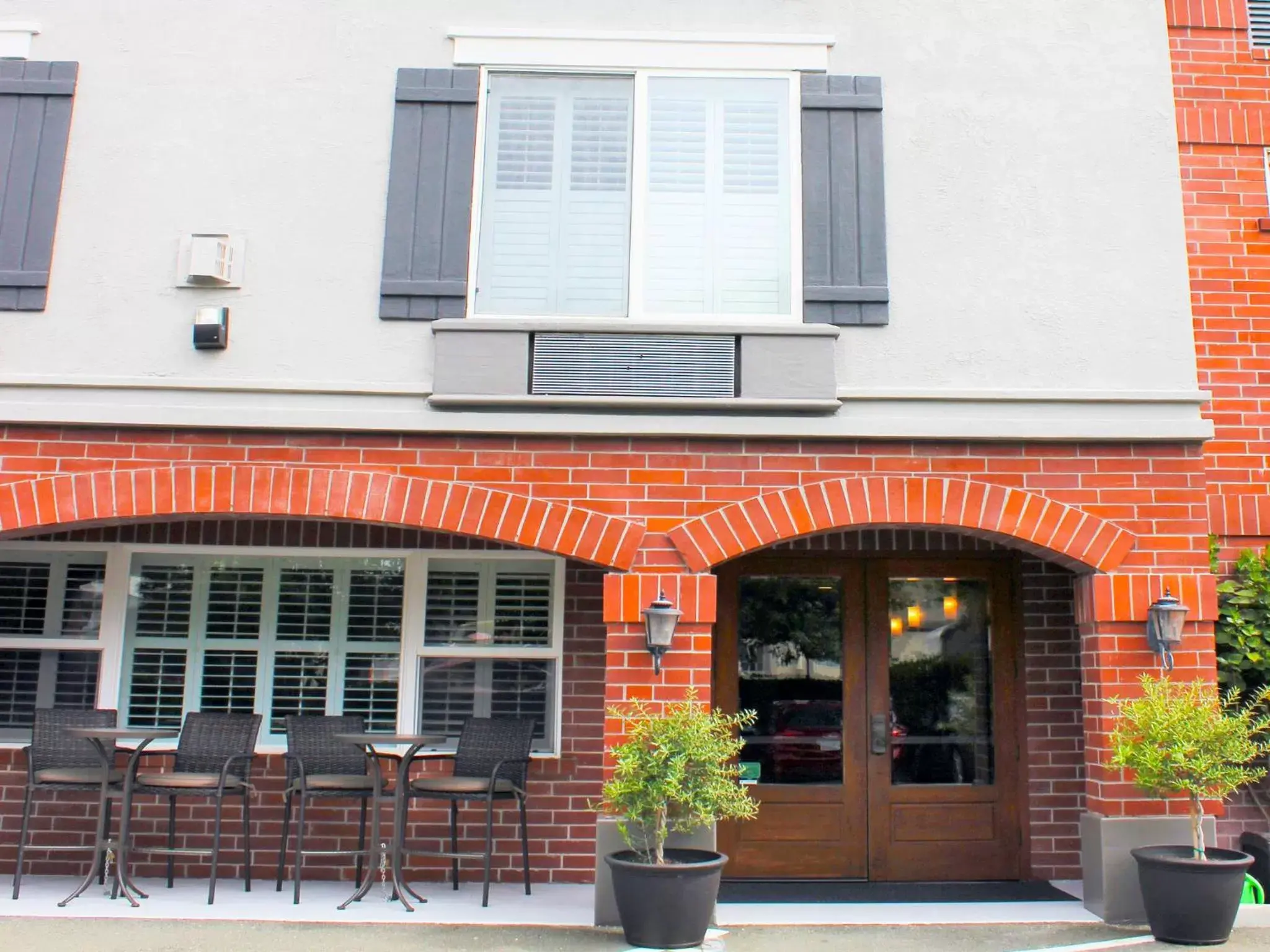 Facade/entrance in Bel Abri Napa Valley Inn