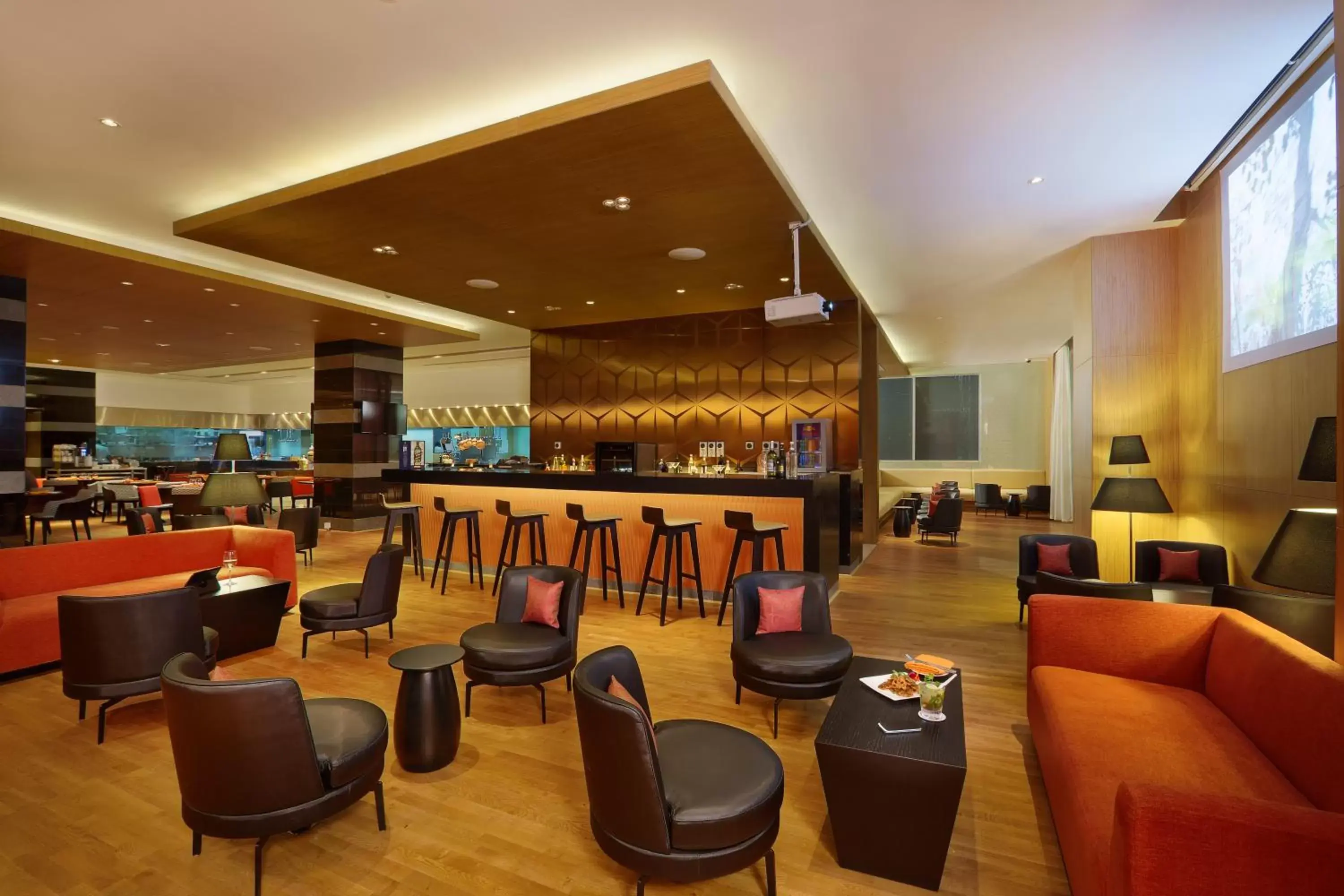 Restaurant/places to eat, Lounge/Bar in Novotel Chennai Sipcot