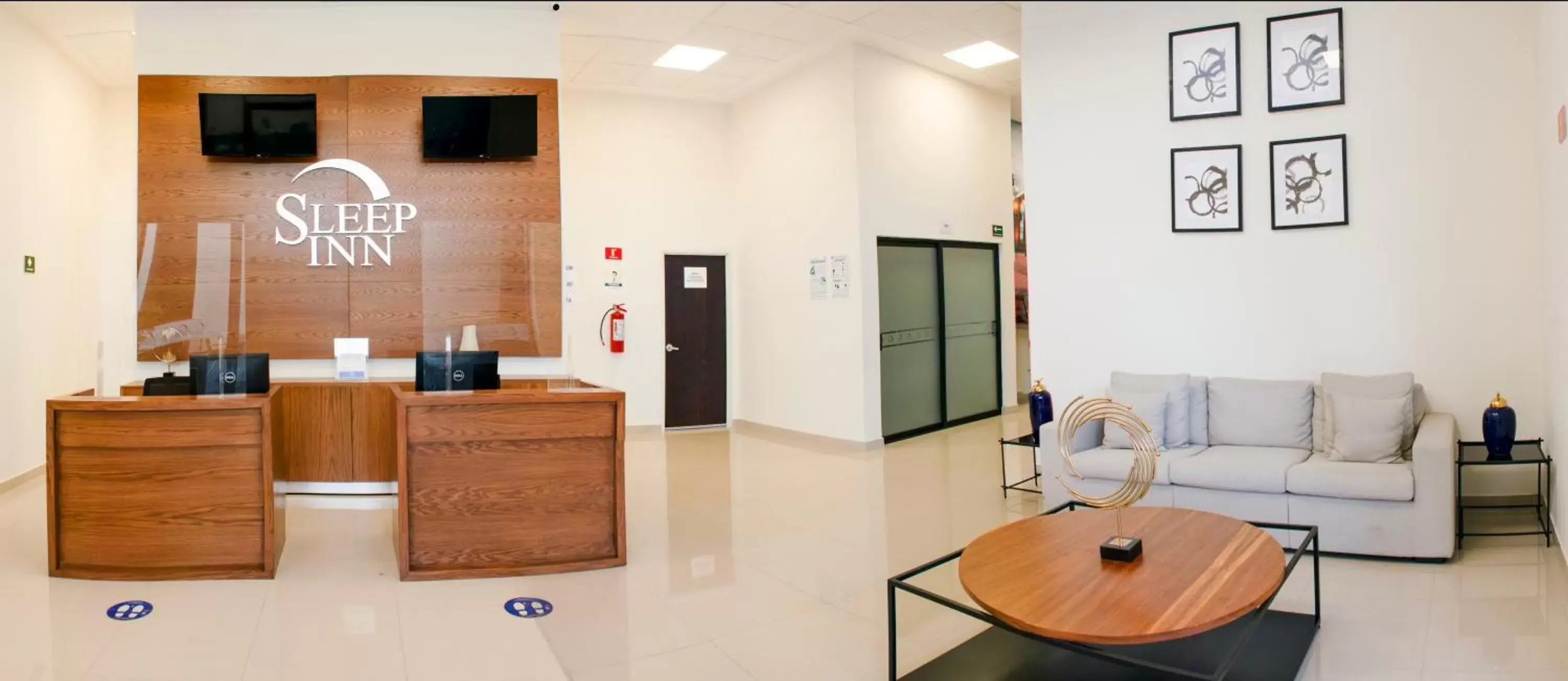 Lobby or reception in Sleep Inn Queretaro Lobby or reception in Sleep Inn Queretaro