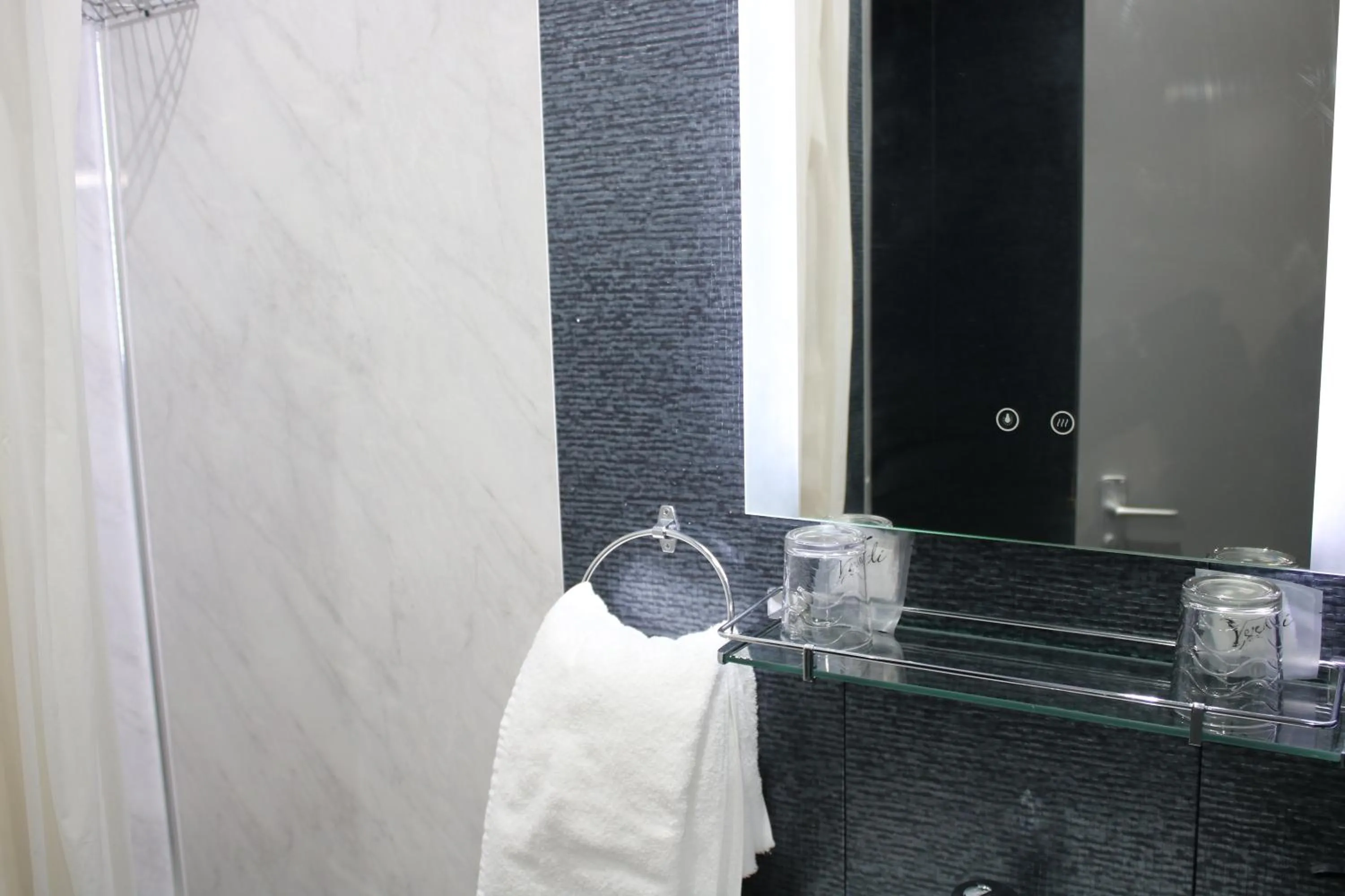 Bathroom in Brunswick Merchant City Hotel