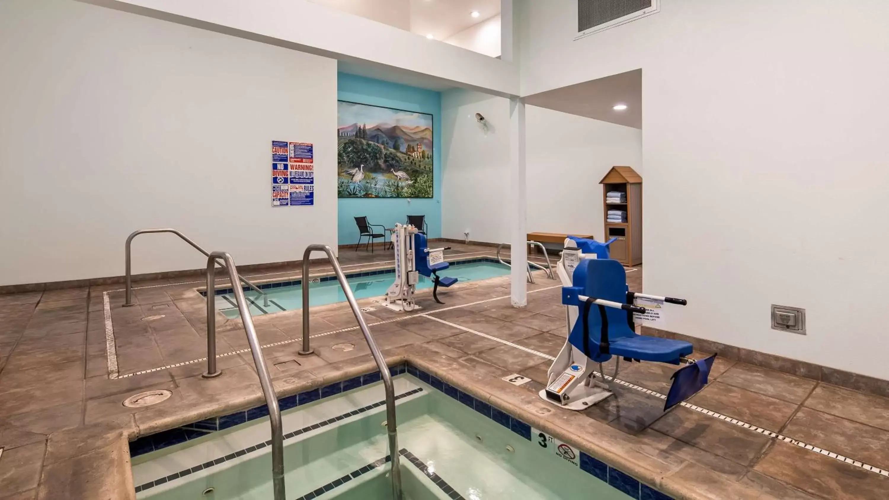 On site, Swimming Pool in Best Western I-5 Inn & Suites