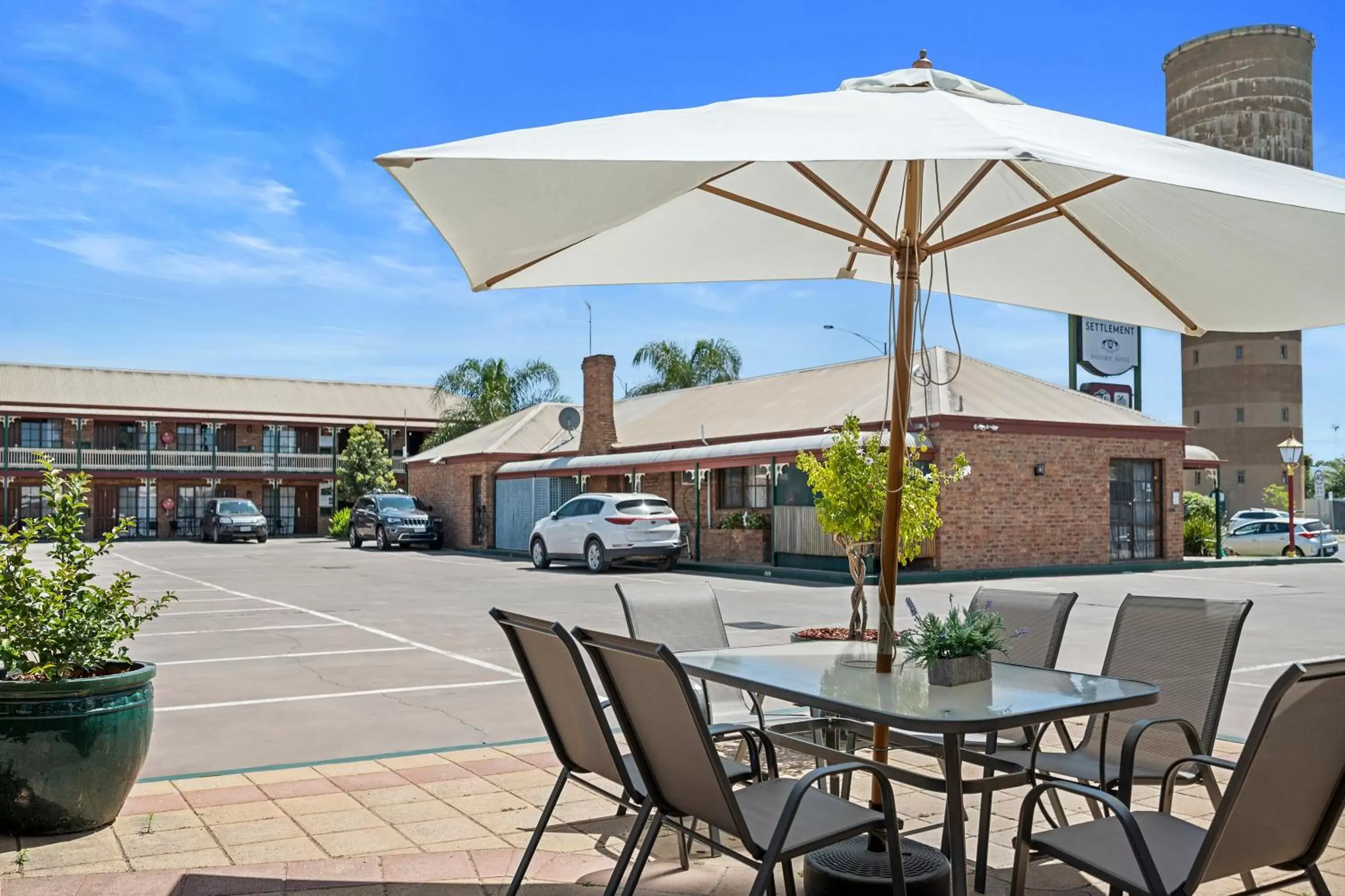 Patio in The Settlement Historic Hotel